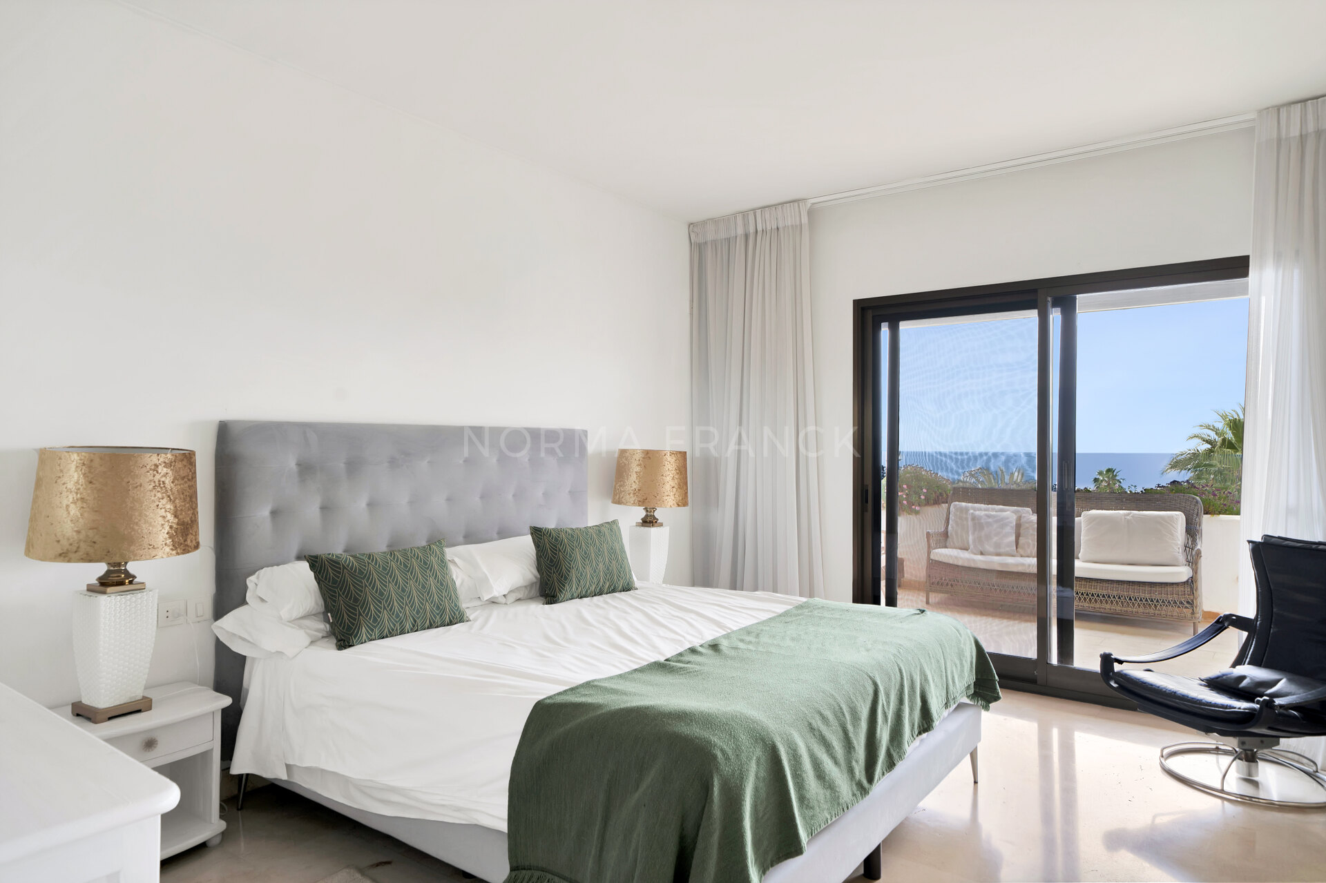 Coral Beach Ph - Frontline Beach Penthouse with Full South Panoramic Sea Views, Heart of Golden Mile