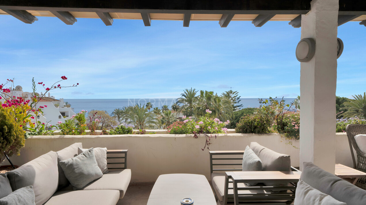 Coral Beach Ph - Frontline Beach Penthouse with Full South Panoramic Sea Views, Heart of Golden Mile