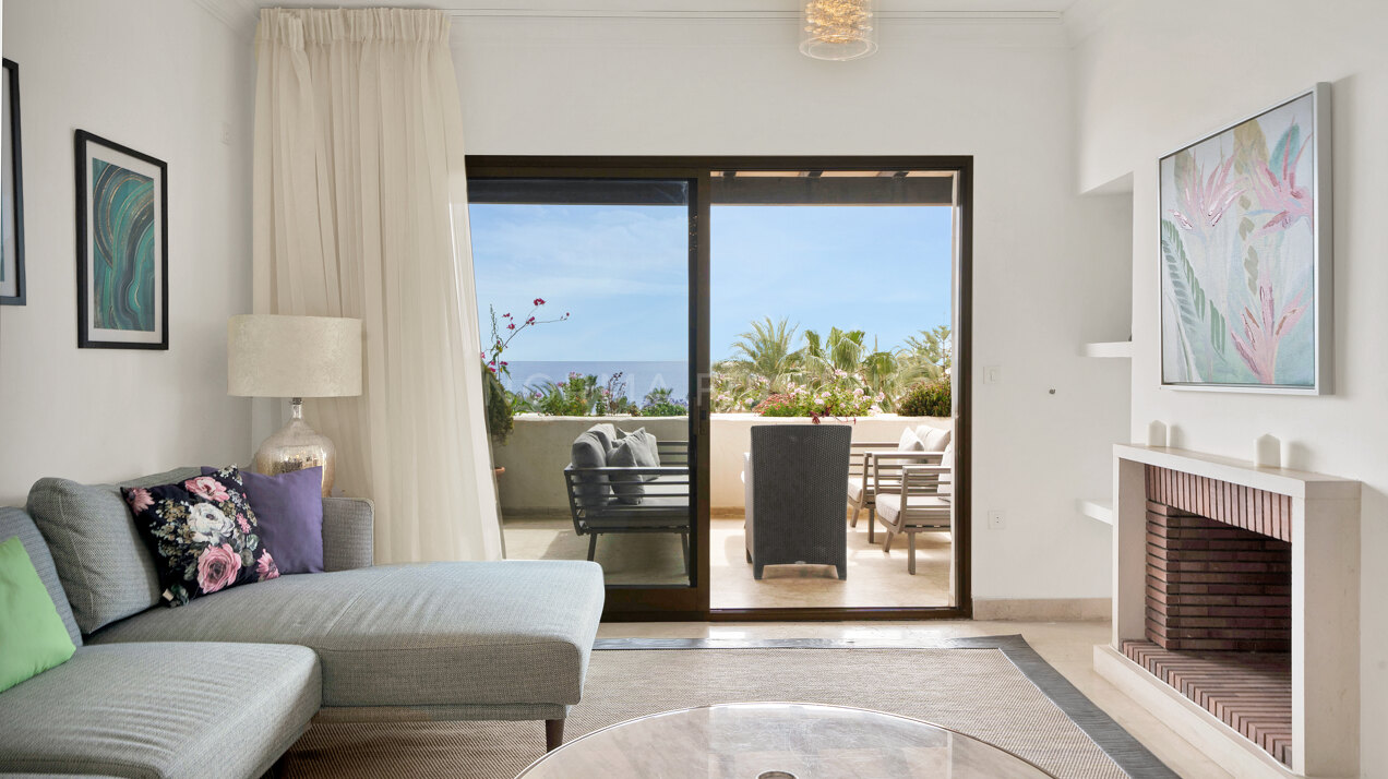 Coral Beach Ph - Frontline Beach Penthouse with Full South Panoramic Sea Views, Heart of Golden Mile