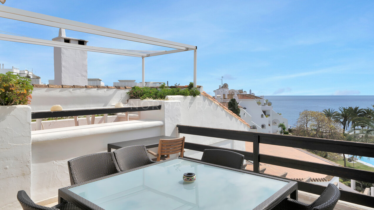 Coral Beach Ph - Frontline Beach Penthouse with Full South Panoramic Sea Views, Heart of Golden Mile