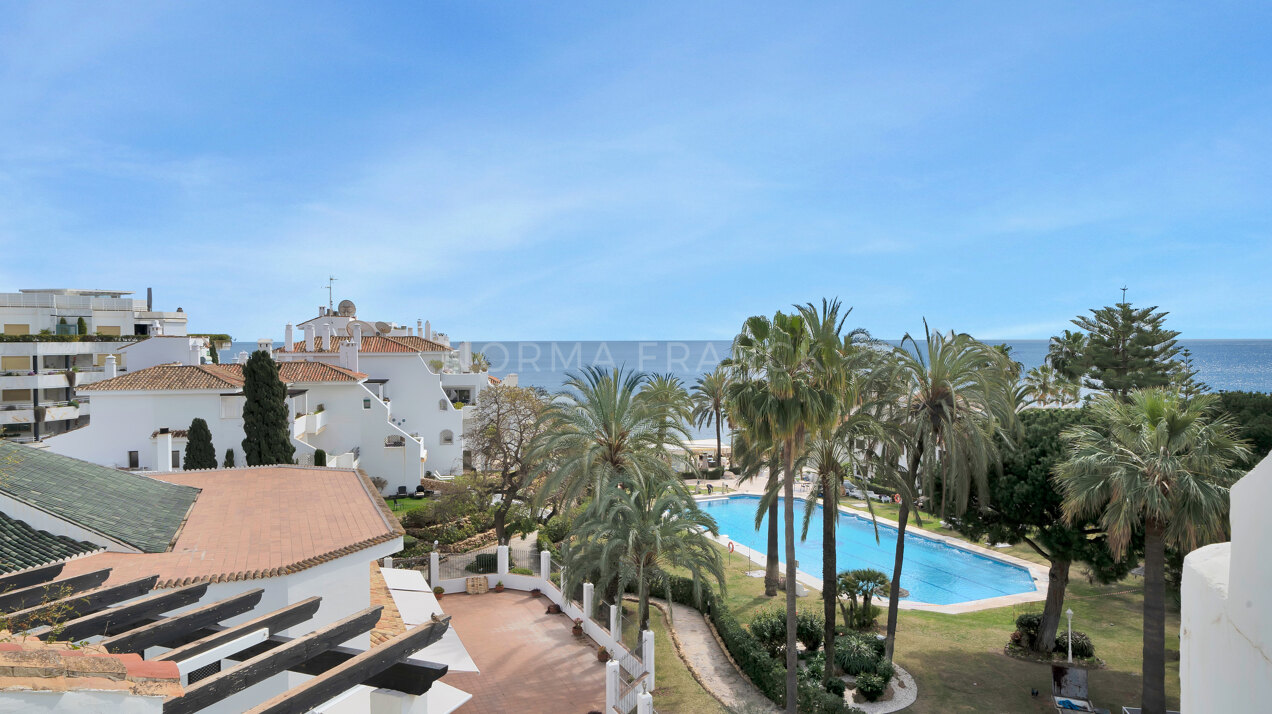 Coral Beach Ph - Frontline Beach Penthouse with Full South Panoramic Sea Views, Heart of Golden Mile