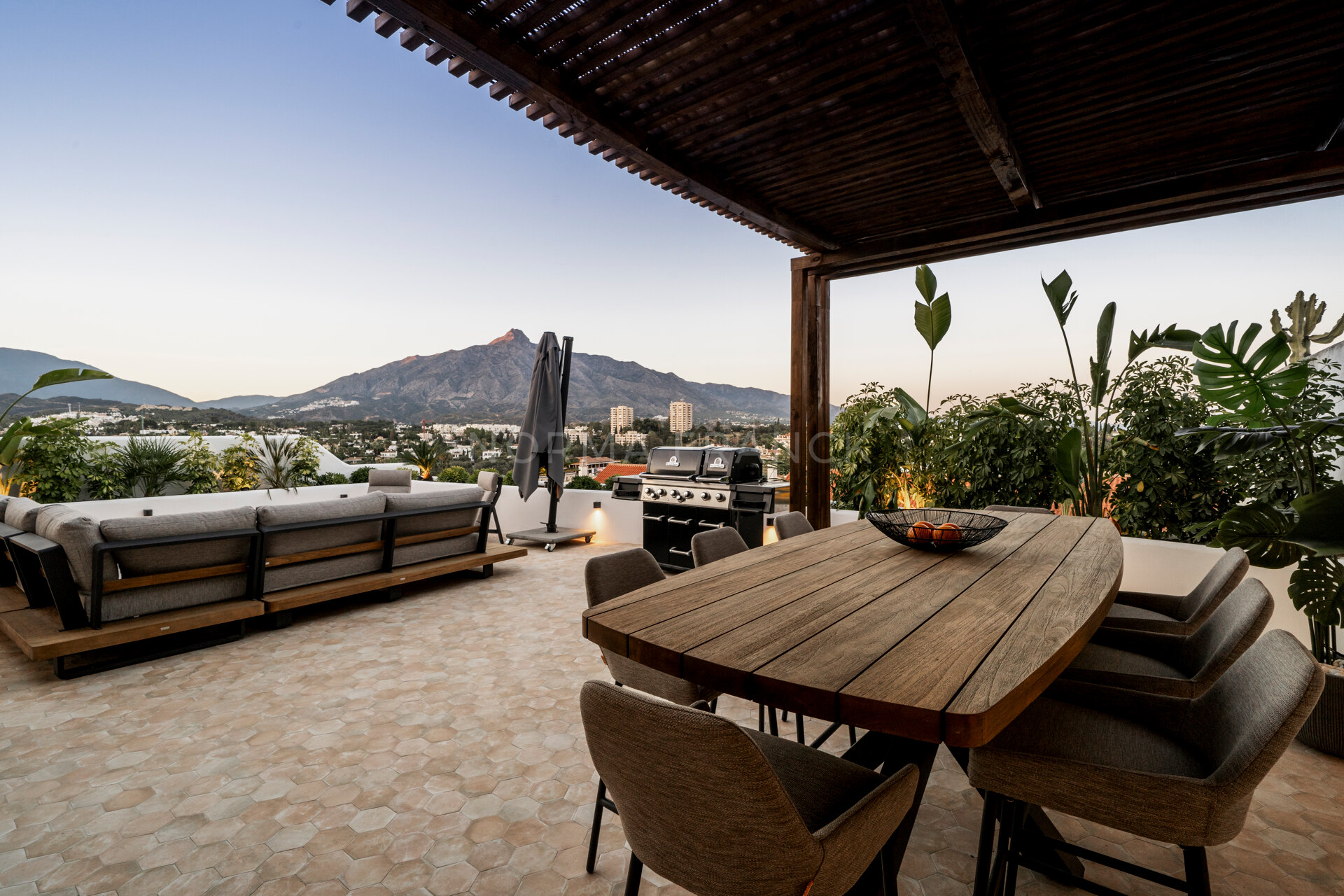 Jardines PH - Fully renovated penthouse with panoramic views of La Concha and the sea in Nueva Andalucía