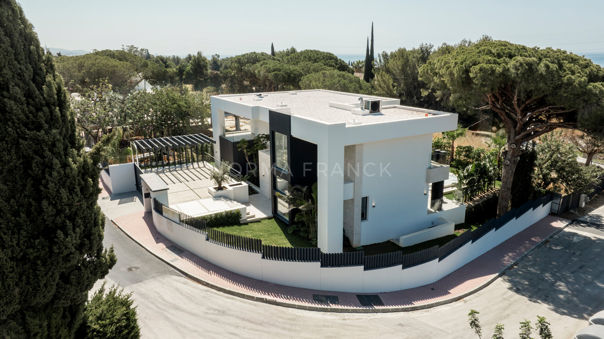 Villa Fortuna - Contemporary newly built 5- bedroom villa in the Golden Mile