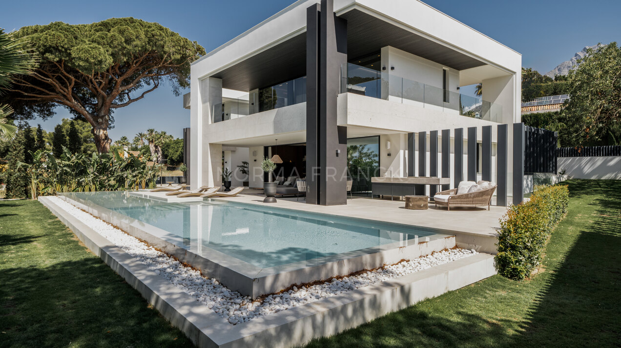 Villa Fortuna - Contemporary newly built 5- bedroom villa in the Golden Mile