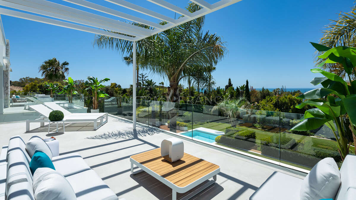 Villa Natura - Modern beach side villa located in Marbella East.