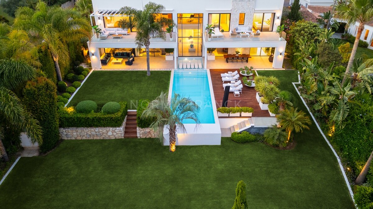 Villa Natura - Modern beach side villa located in Marbella East.