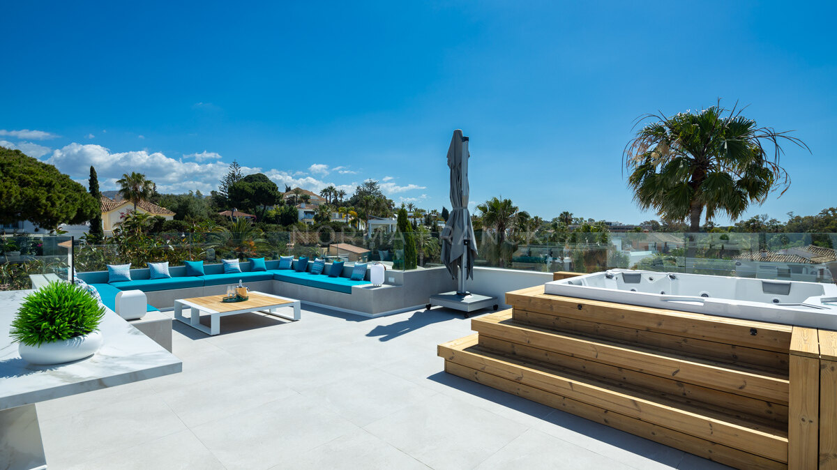 Villa Natura - Modern beach side villa located in Marbella East.