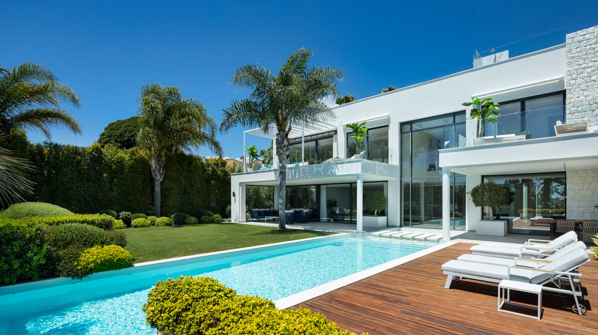 Villa Natura - Modern beach side villa located in Marbella East.