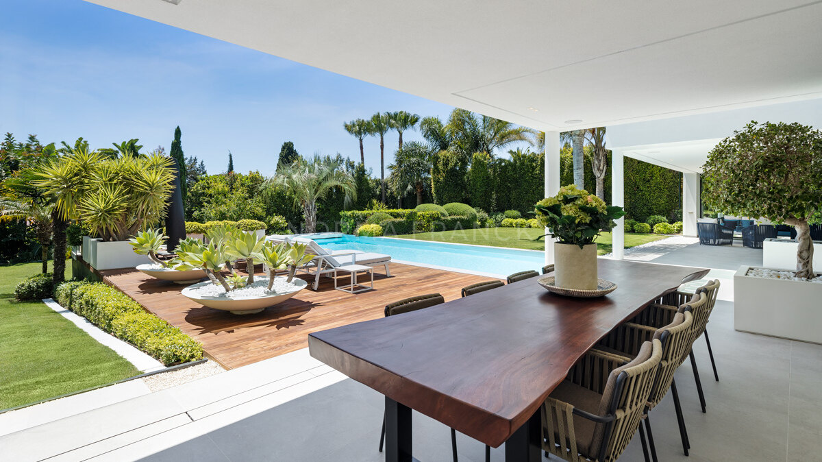 Villa Natura - Modern beach side villa located in Marbella East.