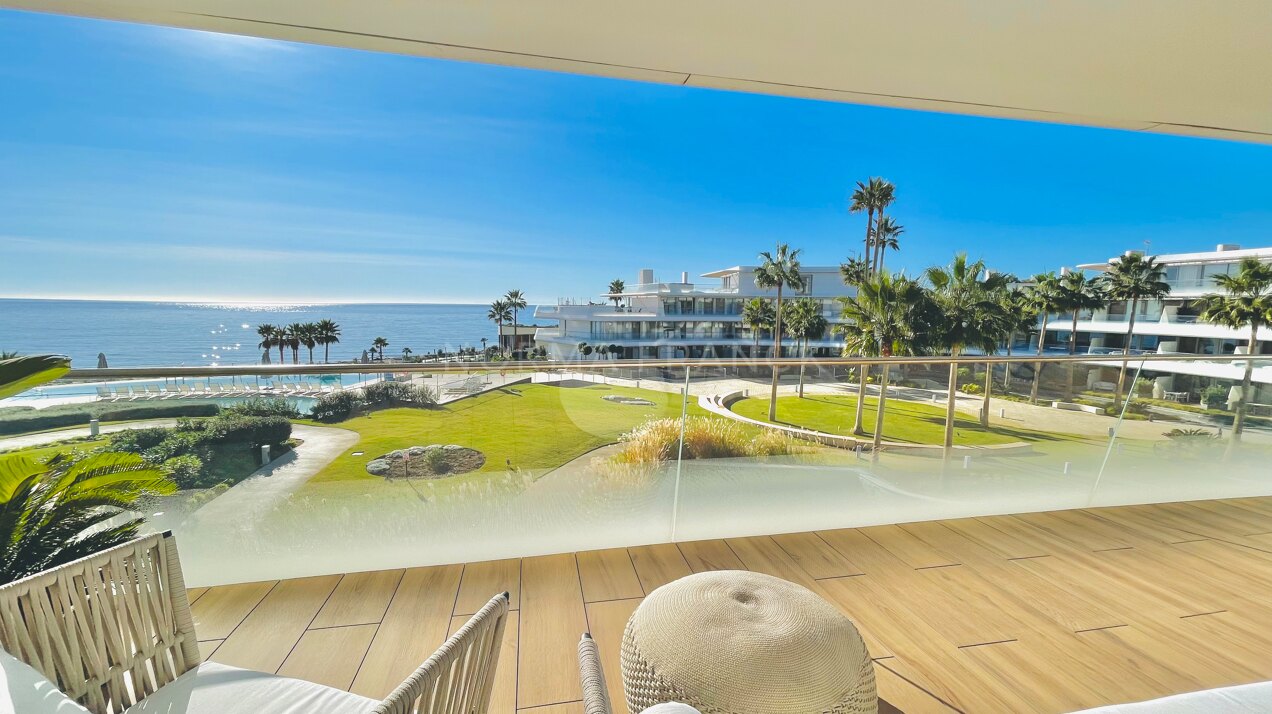 Casa Brisa - 3 Bedroom Beachfront Apartment in Estepona