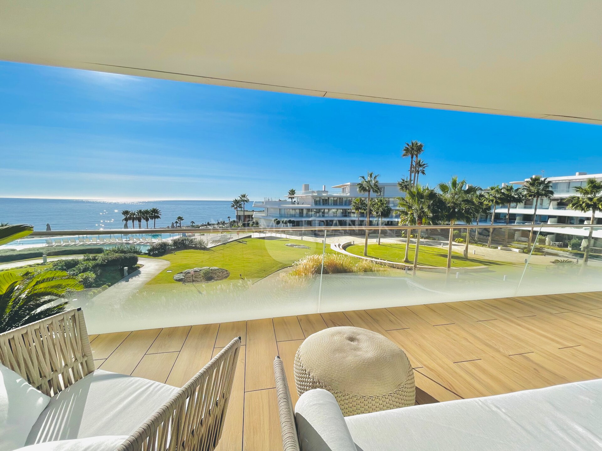 Casa Brisa - 3 Bedroom Beachfront Apartment in Estepona