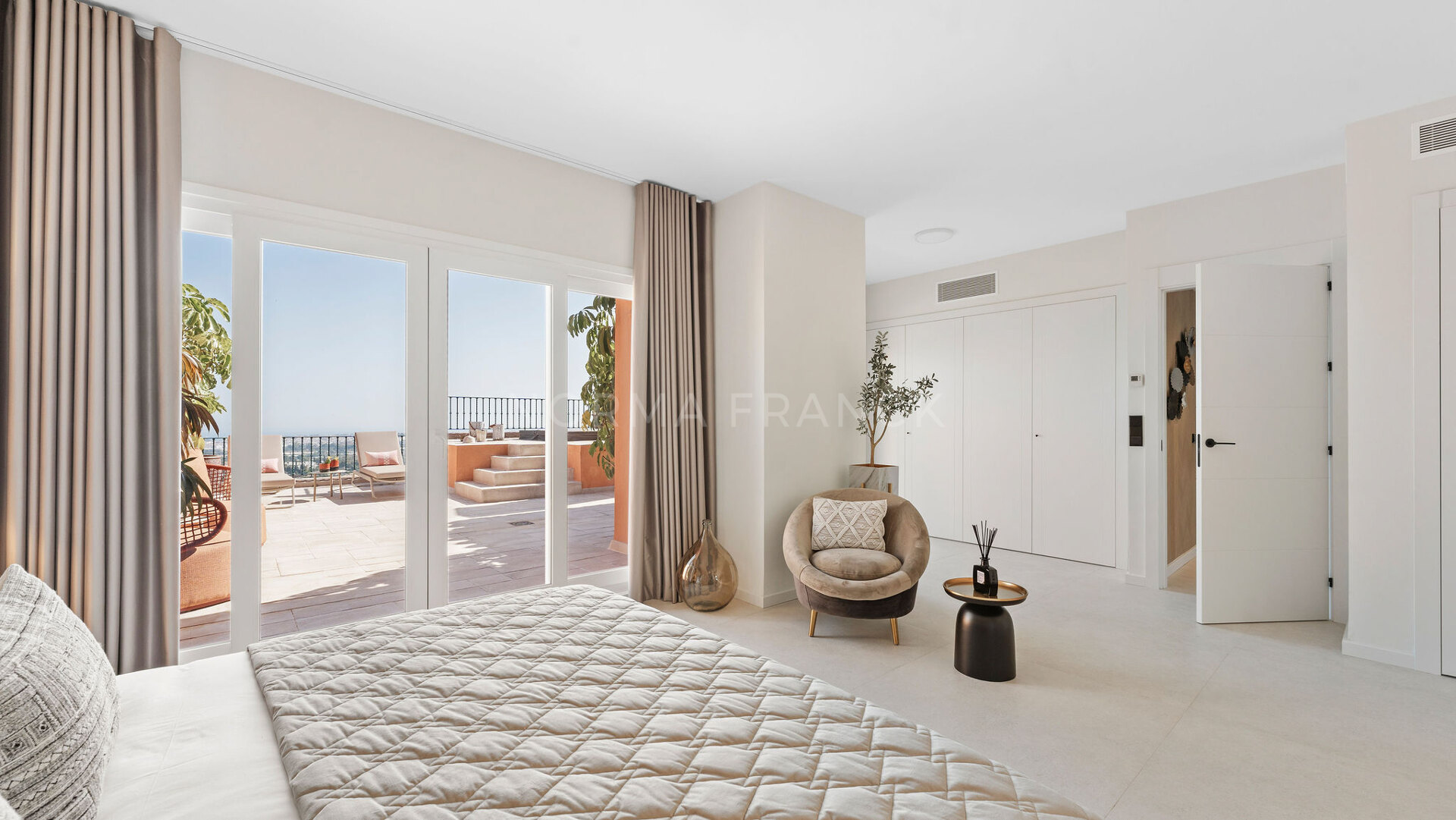 Penthouse Mira - duplex penthouse that seamlessly blends Andalusian charm with modern elegance