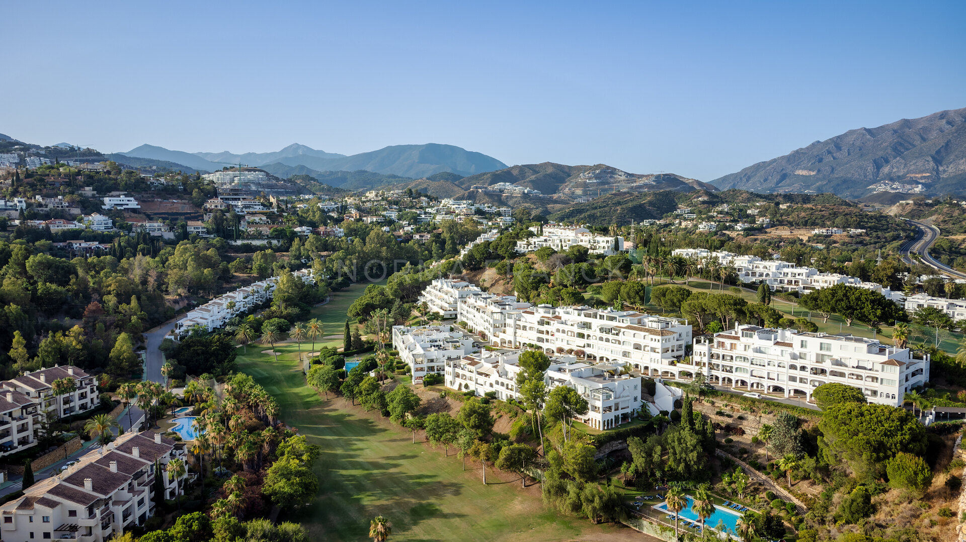 Los Balcones - Duplex penthouse with breathtaking views in la Quinta.