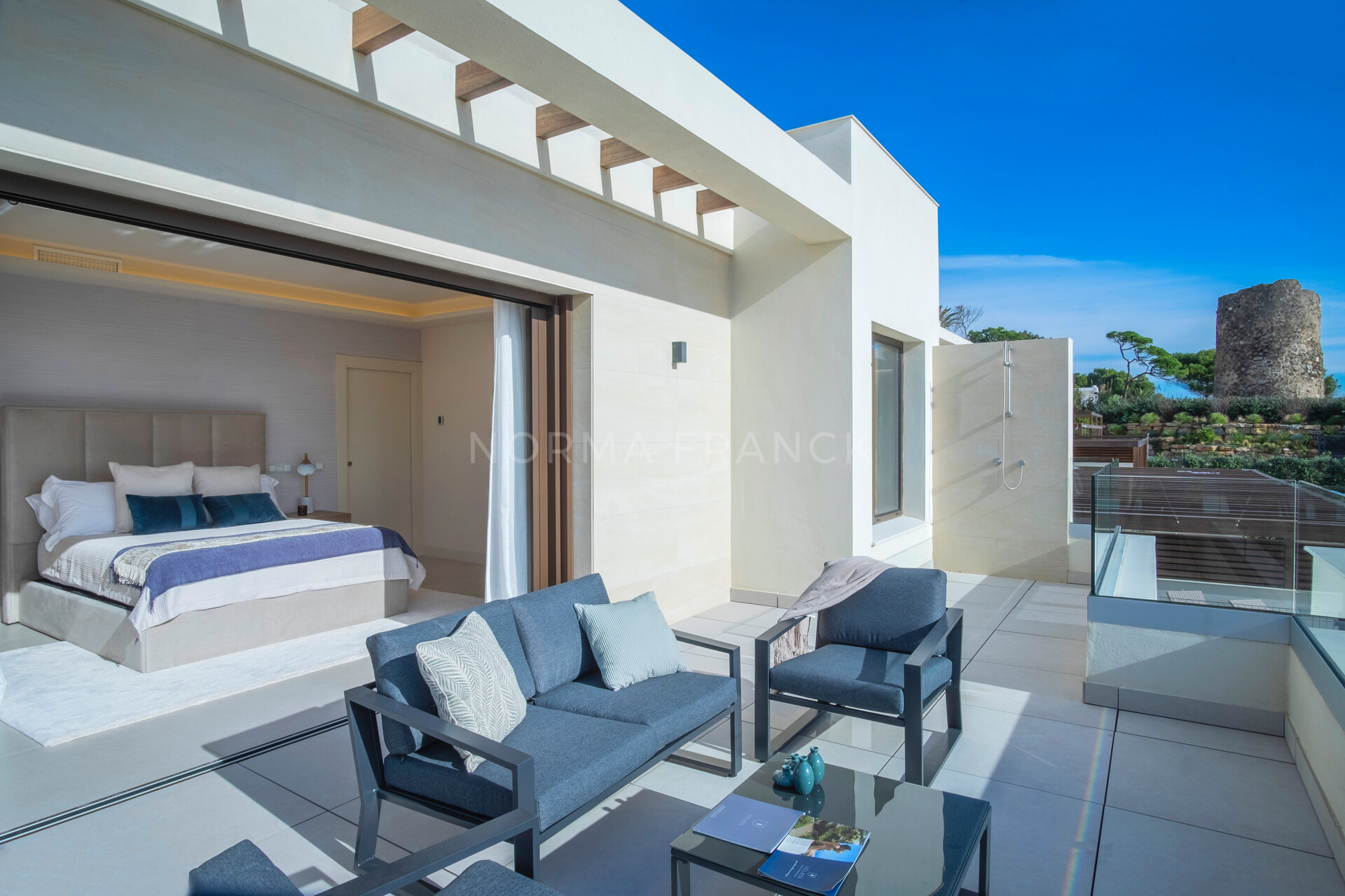 Villa Gardens - Detached villa with direct access to Velaya beach