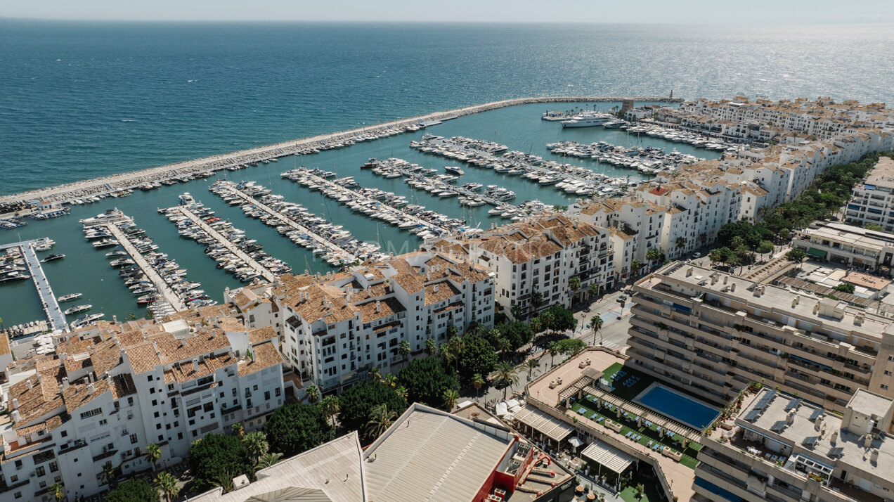 Banús 4 - Luxury penthouse-style apartment with Stunning Mediterranean Views in Puerto Banús