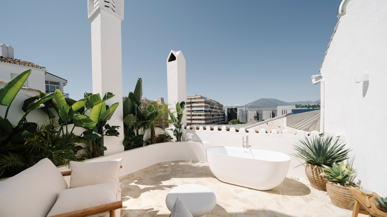 Banús 4 - Luxury penthouse-style apartment with Stunning Mediterranean Views in Puerto Banús