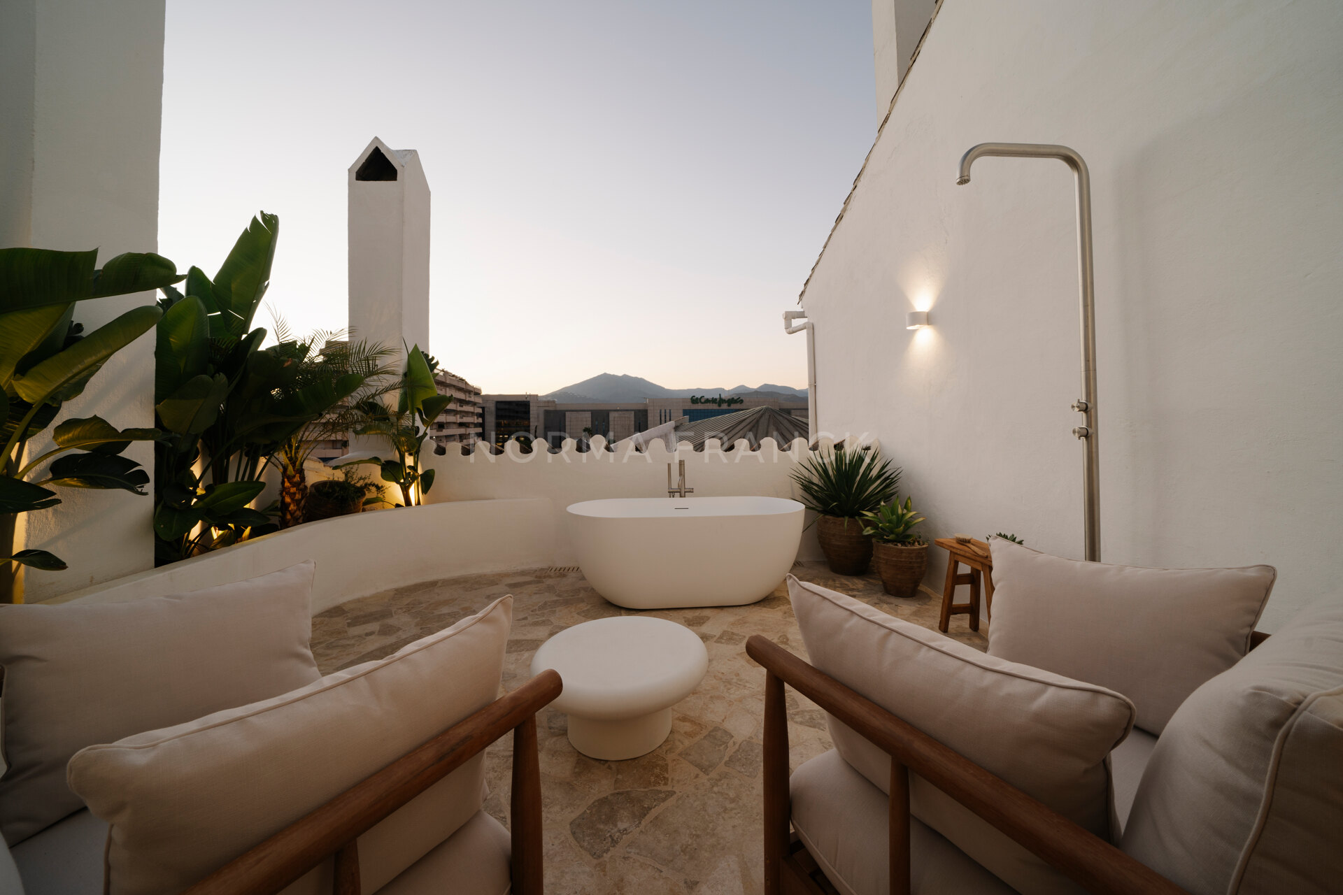 Banús 4 - Luxury penthouse-style apartment with Stunning Mediterranean Views in Puerto Banús