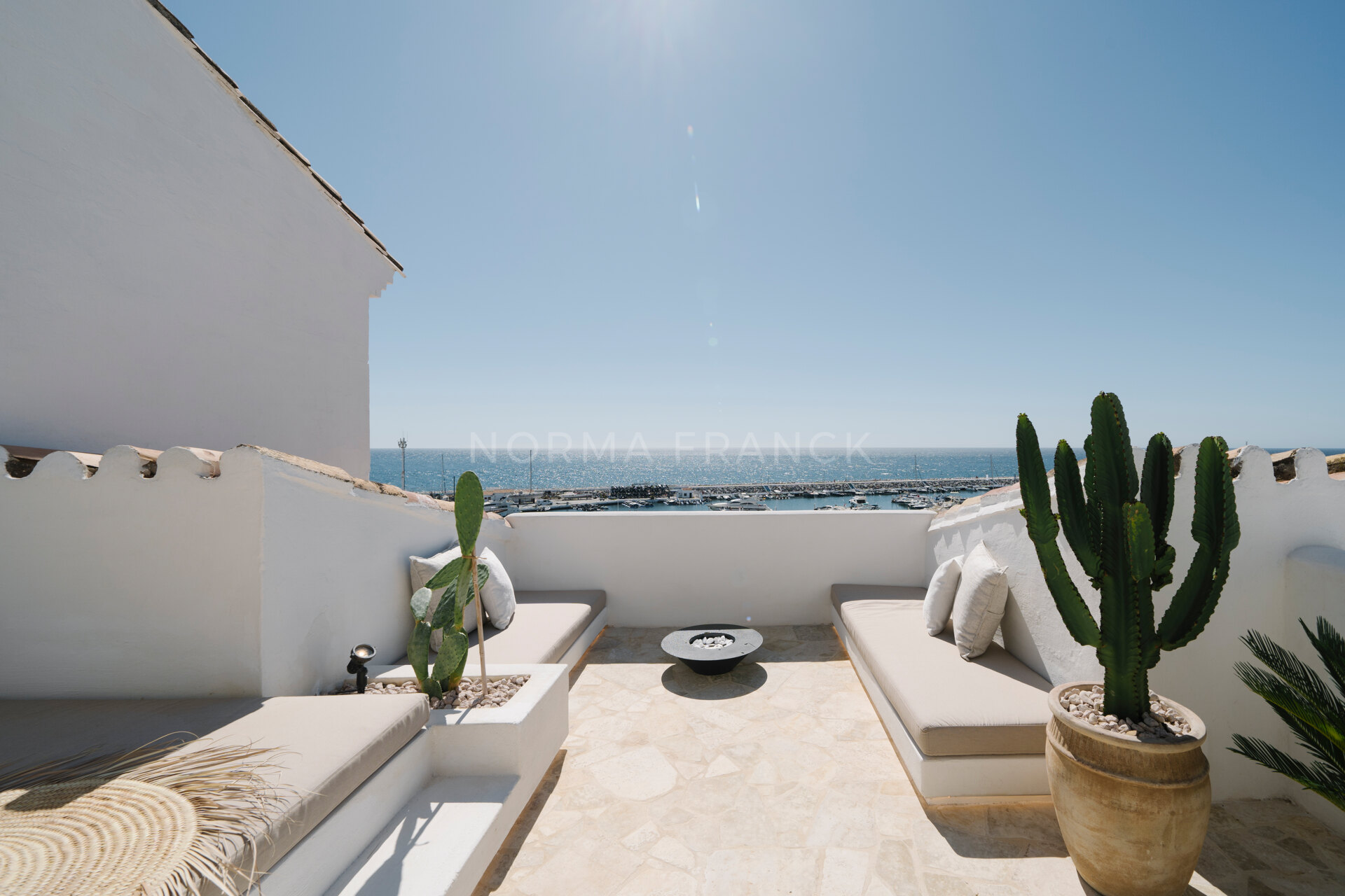 Banús 4 - Luxury penthouse-style apartment with Stunning Mediterranean Views in Puerto Banús