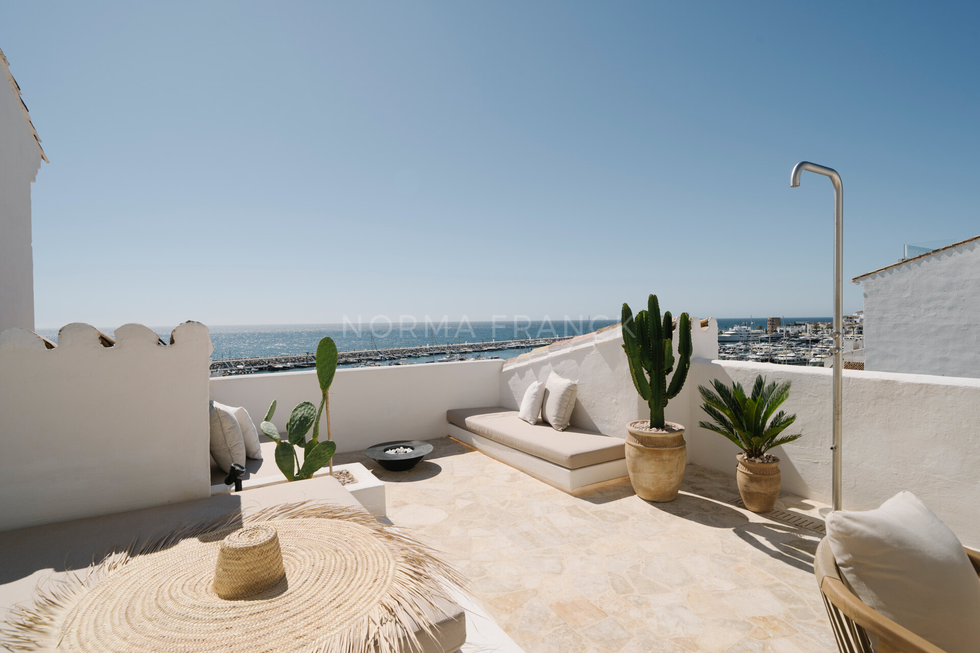 Banús 4 - Luxury penthouse-style apartment with Stunning Mediterranean Views in Puerto Banús