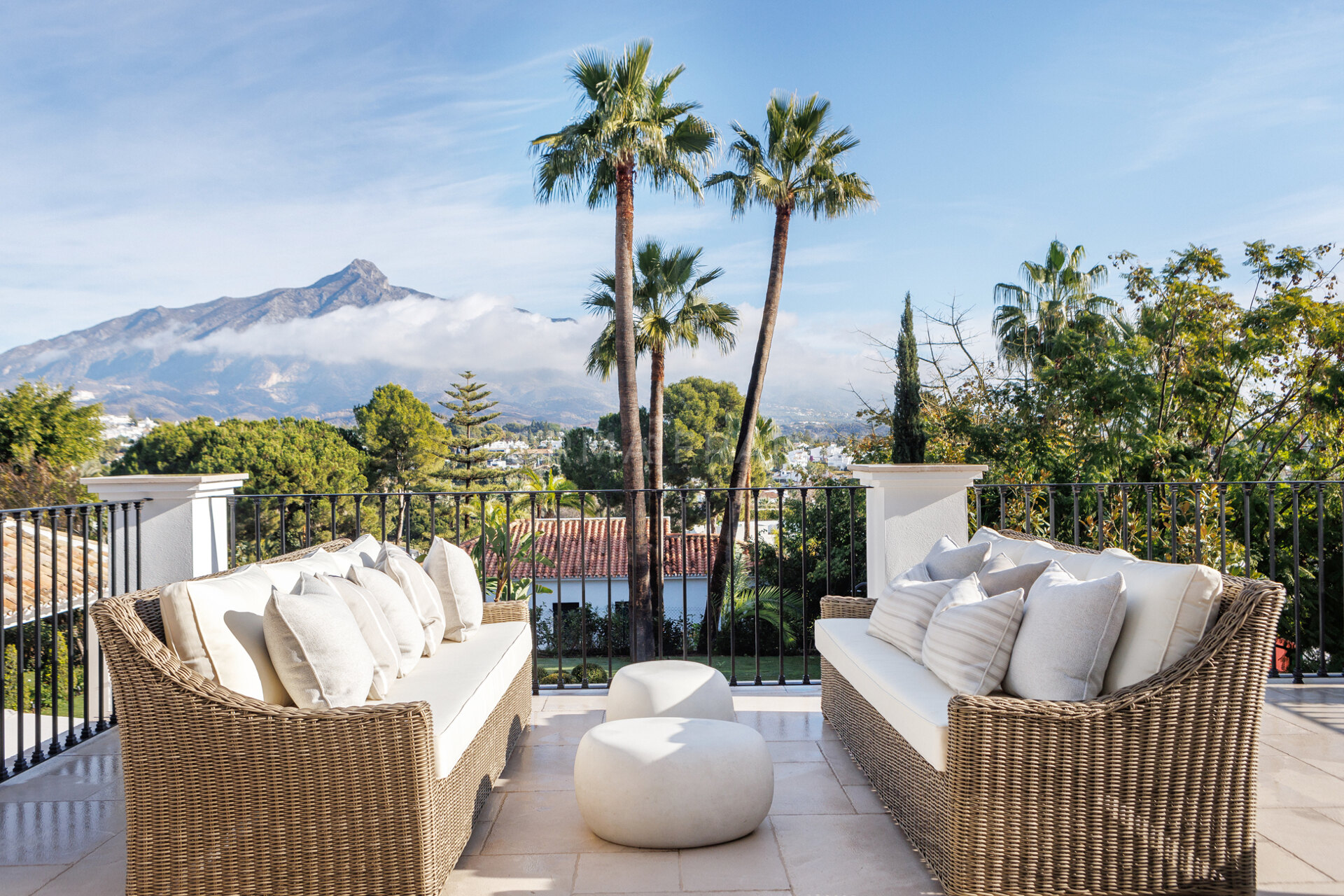 Villa Flora - Classic Andalucian property with a modern twist