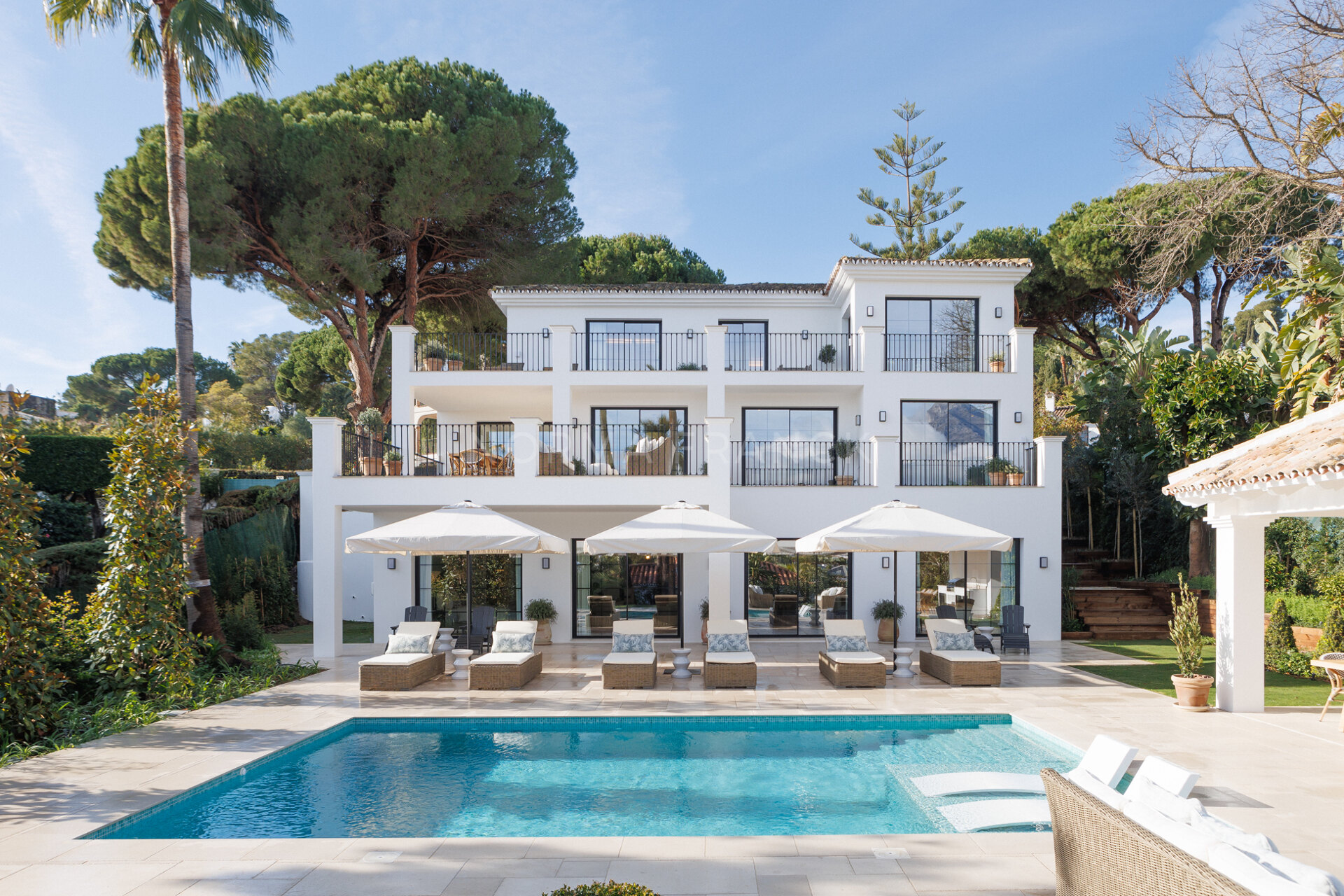 Villa Flora - Classic Andalucian property with a modern twist