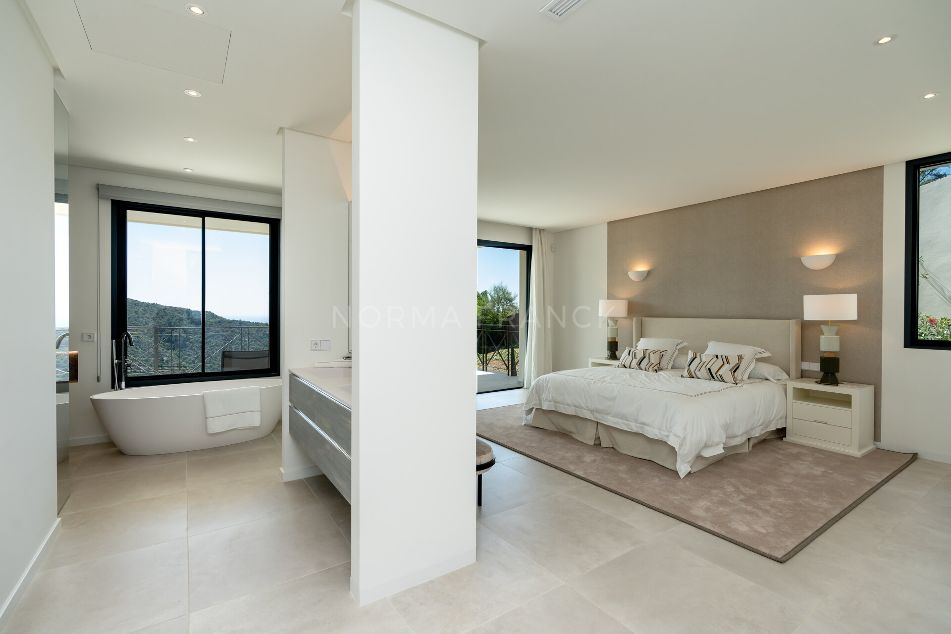 Las Dos Torres - Contemporary Andalusian style 4 bedroom villa