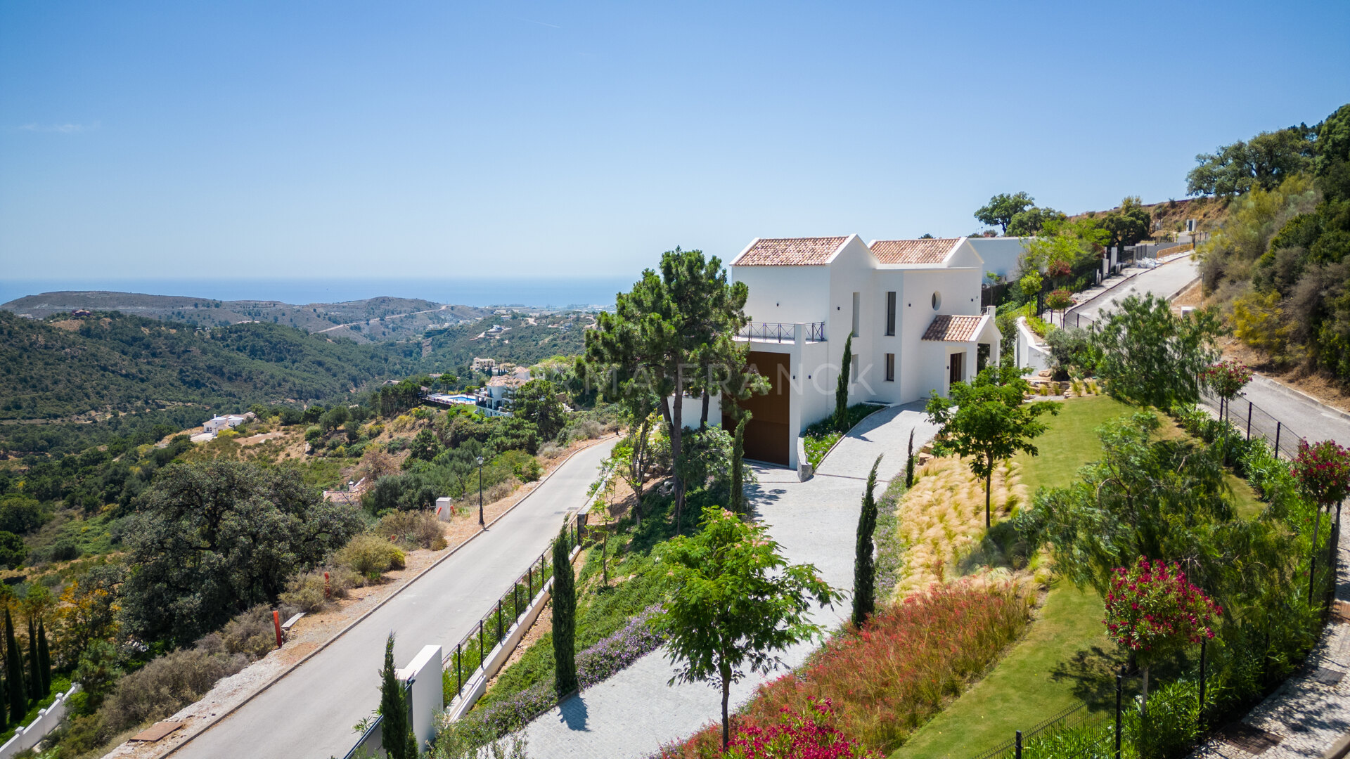 Las Dos Torres - Contemporary Andalusian style 4 bedroom villa