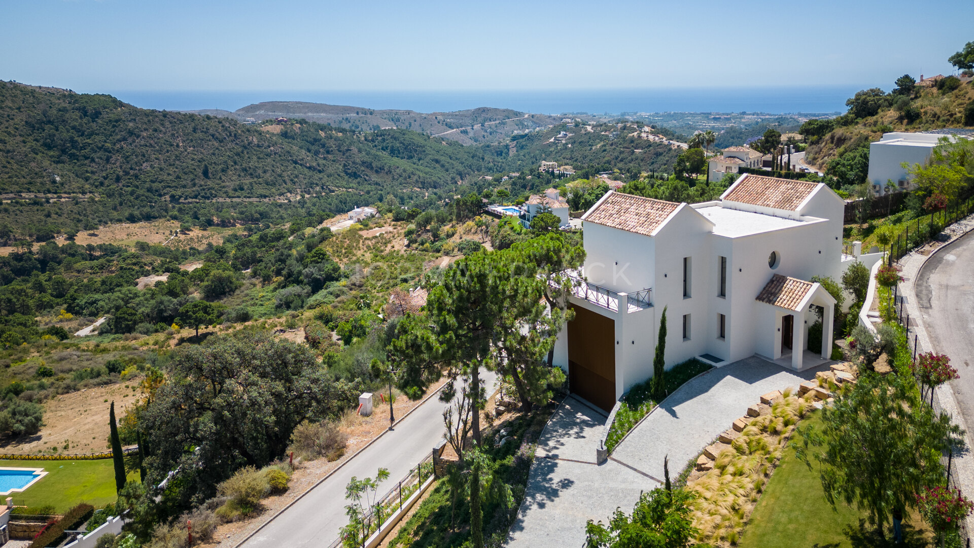 Las Dos Torres - Contemporary Andalusian style 4 bedroom villa