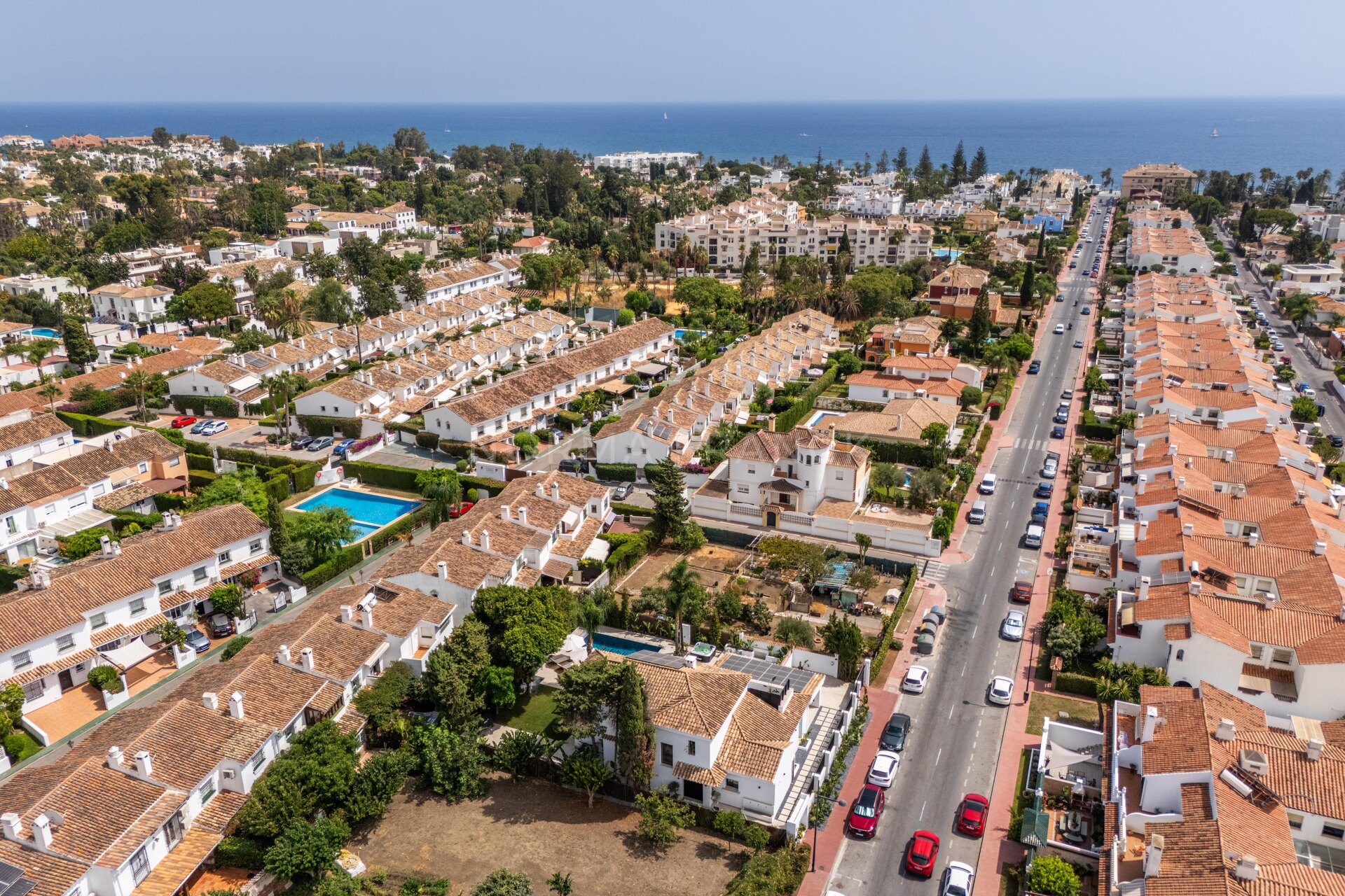 Villa Maria - Stunning beach house-style steps away from the sea in Las Petunias