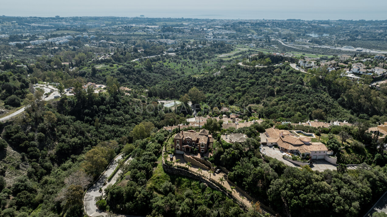 Villa Jondal - Magnificent plot with golf & sea views in Benahavis with project for a luxury villa