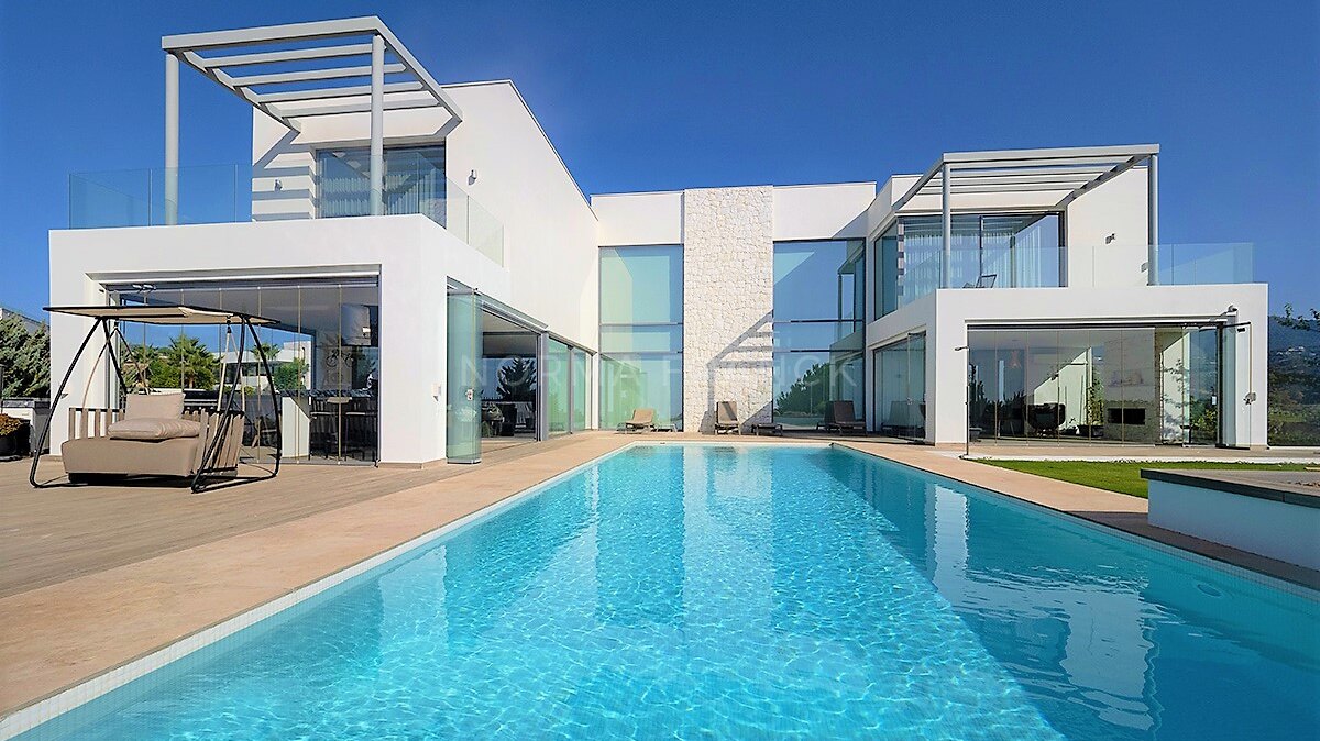 Mirabella Hills - Unique modern villa in Benahavis within the closed urbanization