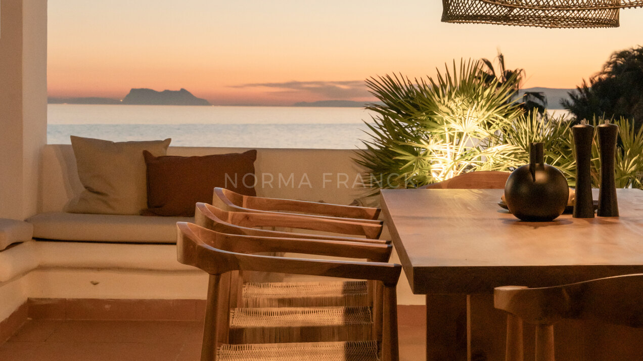 Alcazaba Beach PH - Stunning beachfront penthouse with panoramic sea views in Estepona