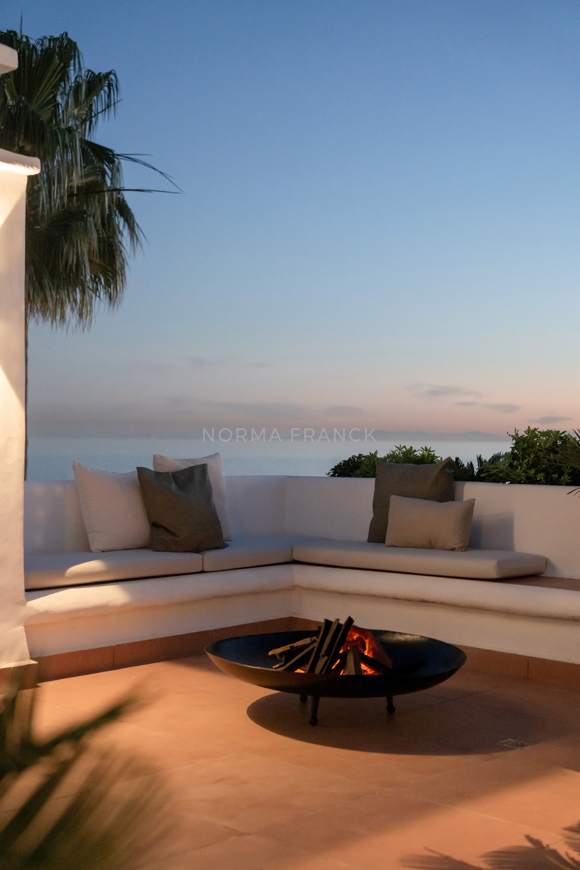 Alcazaba Beach PH - Stunning beachfront penthouse with panoramic sea views in Estepona