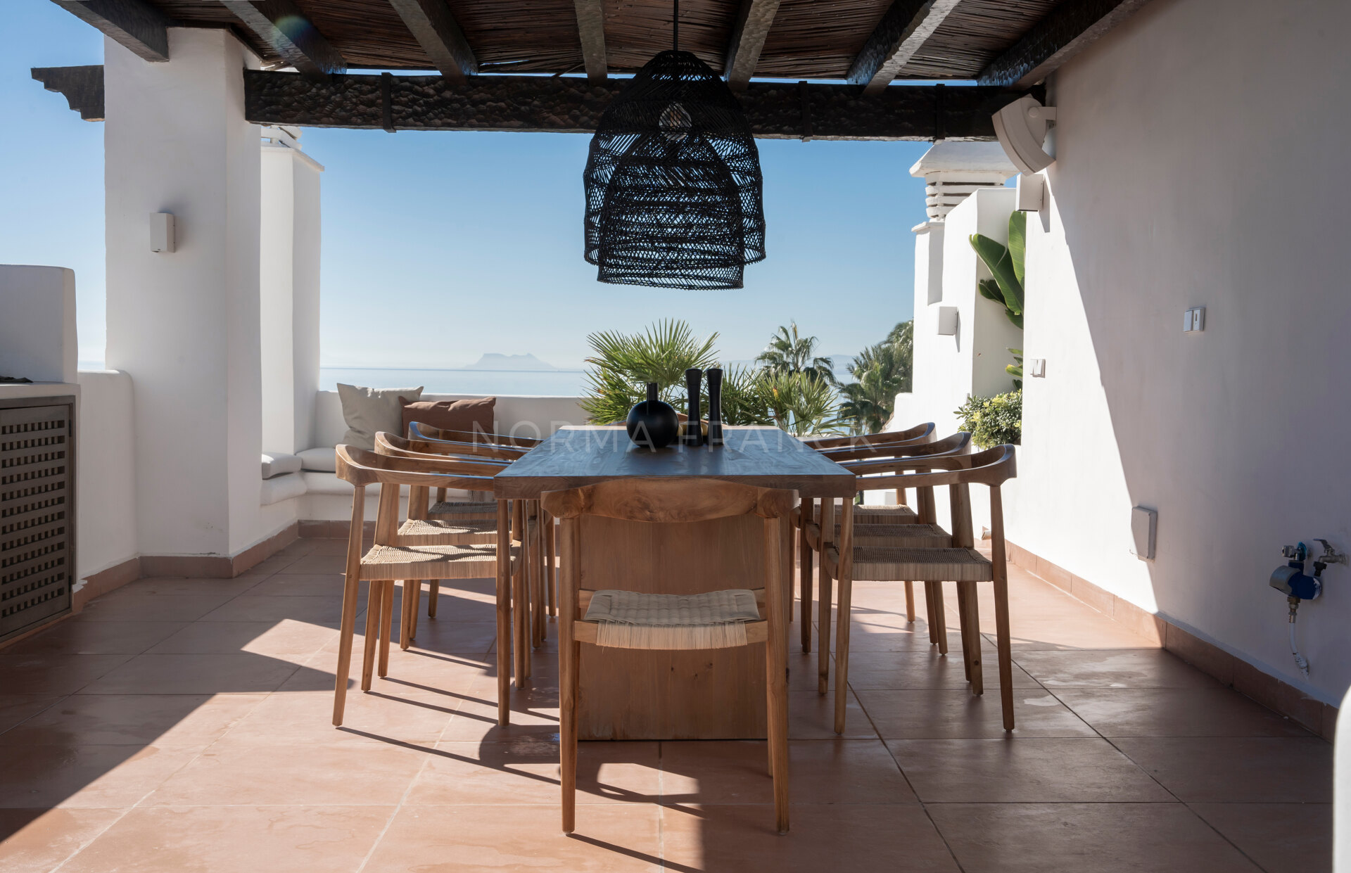 Alcazaba Beach PH - Stunning beachfront penthouse with panoramic sea views in Estepona