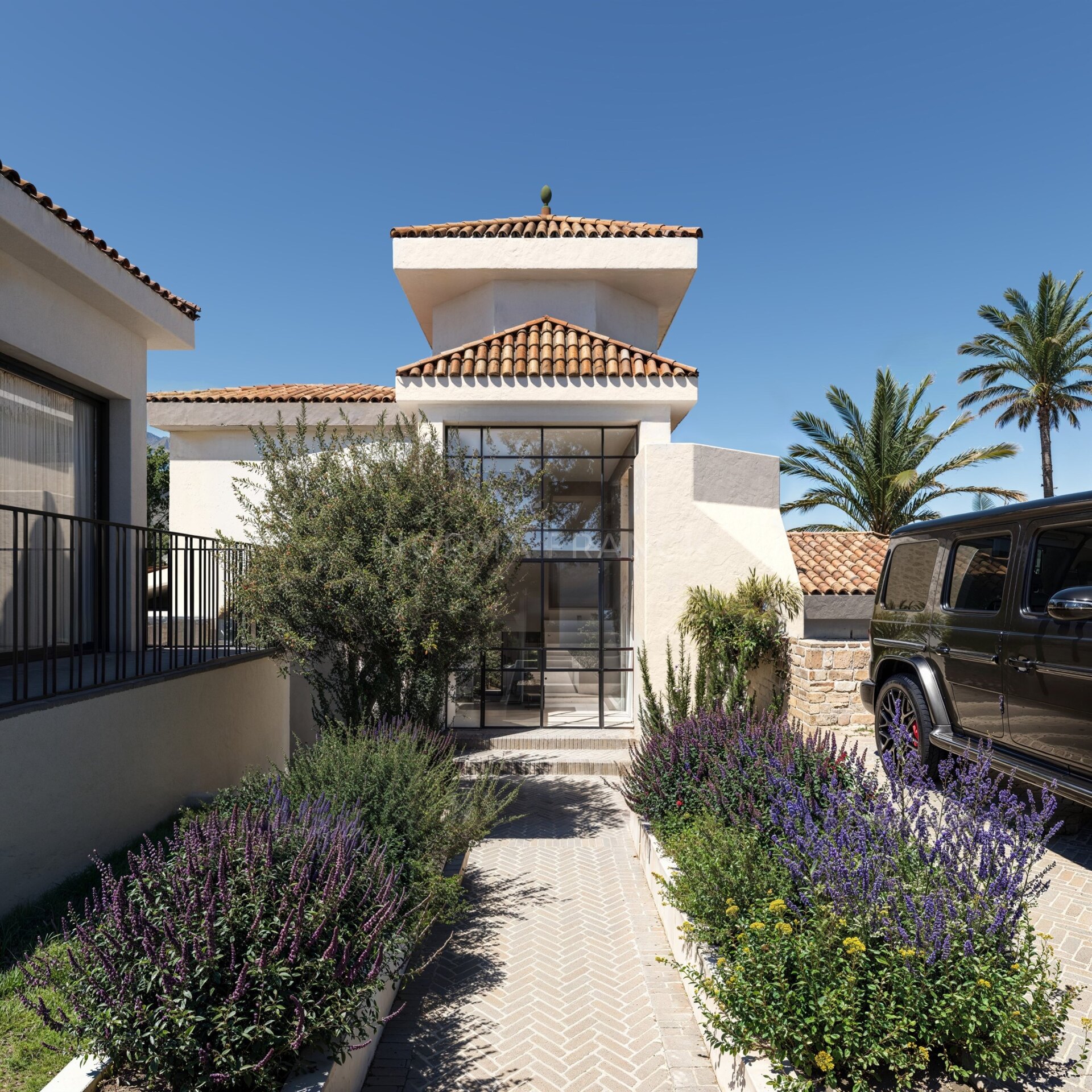 Villa Voir - Scandinavian-inspired villa in the prestigious Los Naranjos Hill Club of Marbella