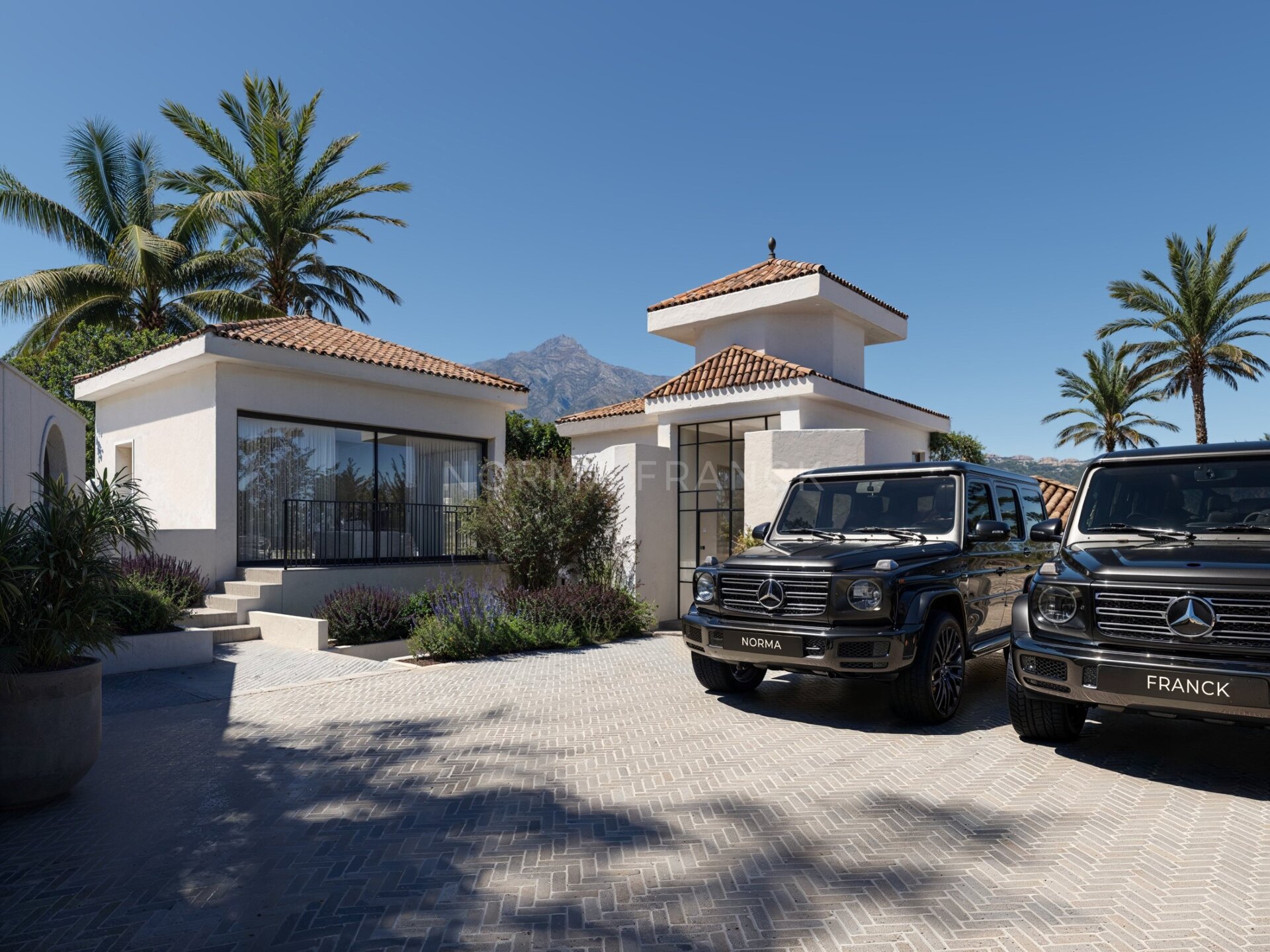 Villa Voir - Scandinavian-inspired villa in the prestigious Los Naranjos Hill Club of Marbella