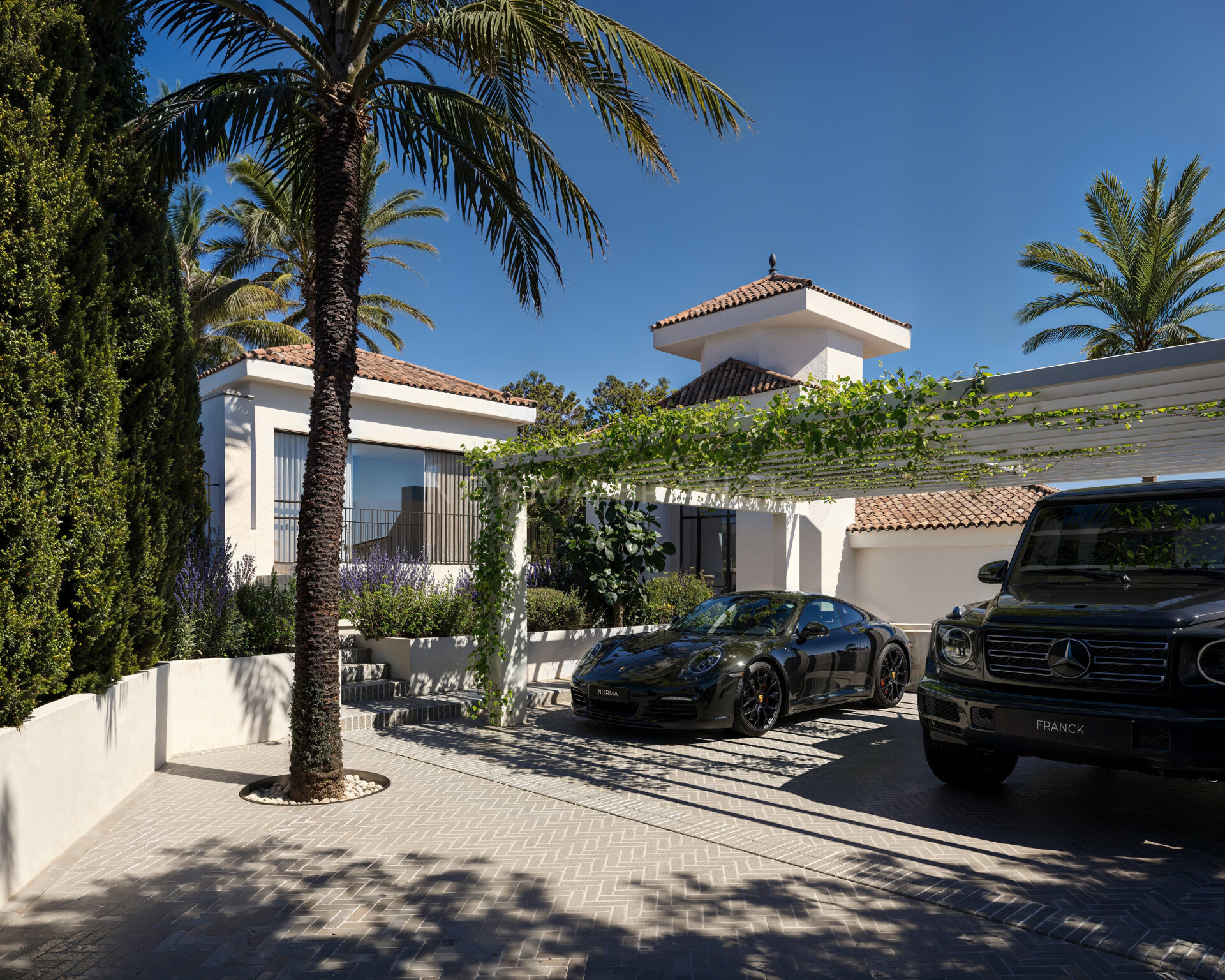Villa Voir - Scandinavian-inspired villa in the prestigious Los Naranjos Hill Club of Marbella