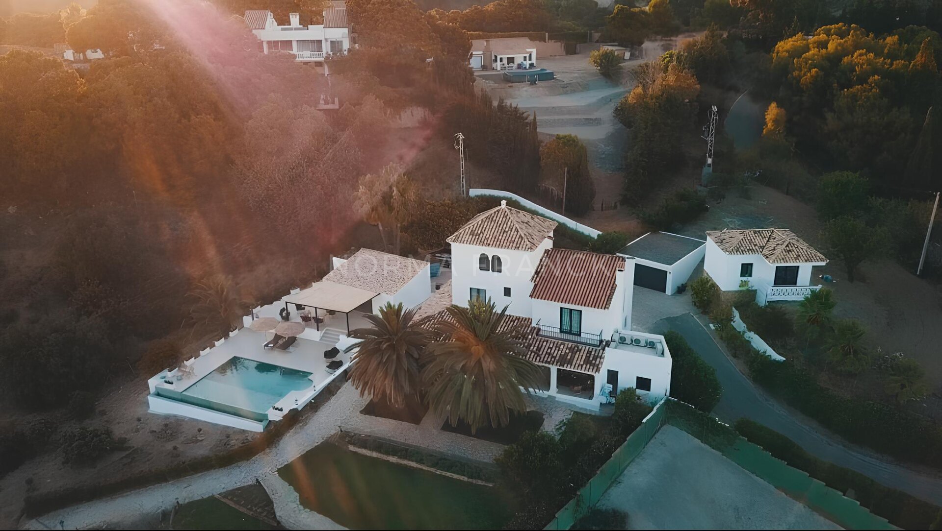 Villa Madroña - Recently renovated villa in Estepona boasting breathtaking panoramic views!
