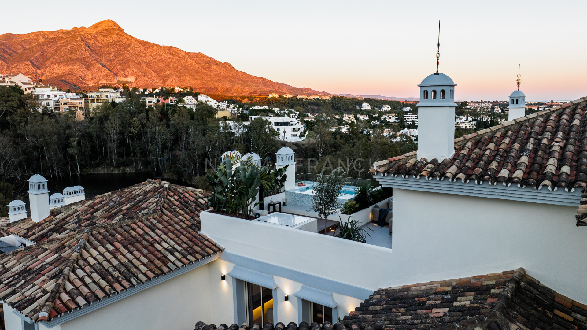 La Cerquilla 12 - Renovated scandinavian style duplex penthouse with panoramic and sea views