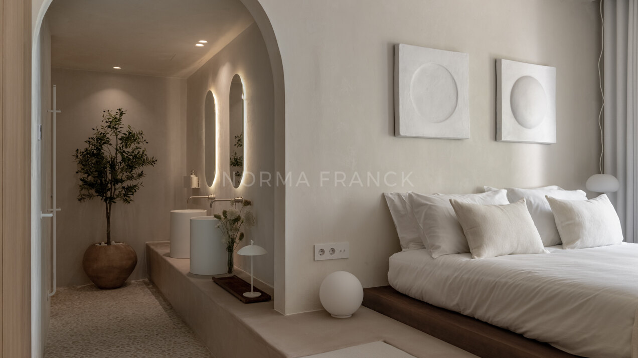 Oia Penthouse - Duplex penthouse with private pool, sea views, and prime Golden Mile location