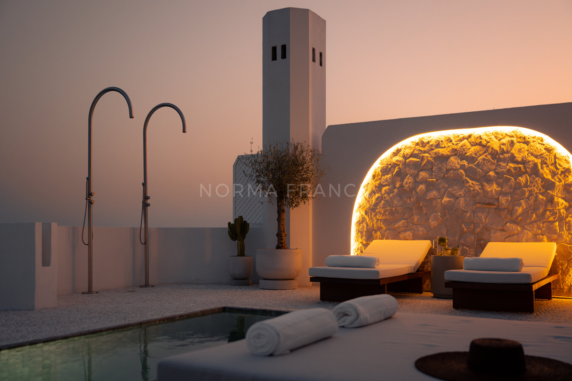 Oia Penthouse - Duplex penthouse with private pool, sea views, and prime Golden Mile location