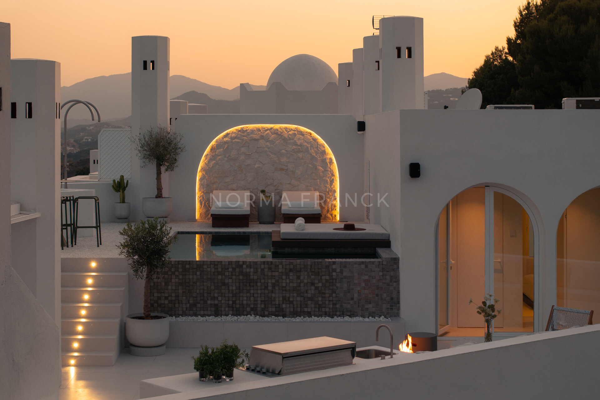 Oia Penthouse - Duplex penthouse with private pool, sea views, and prime Golden Mile location