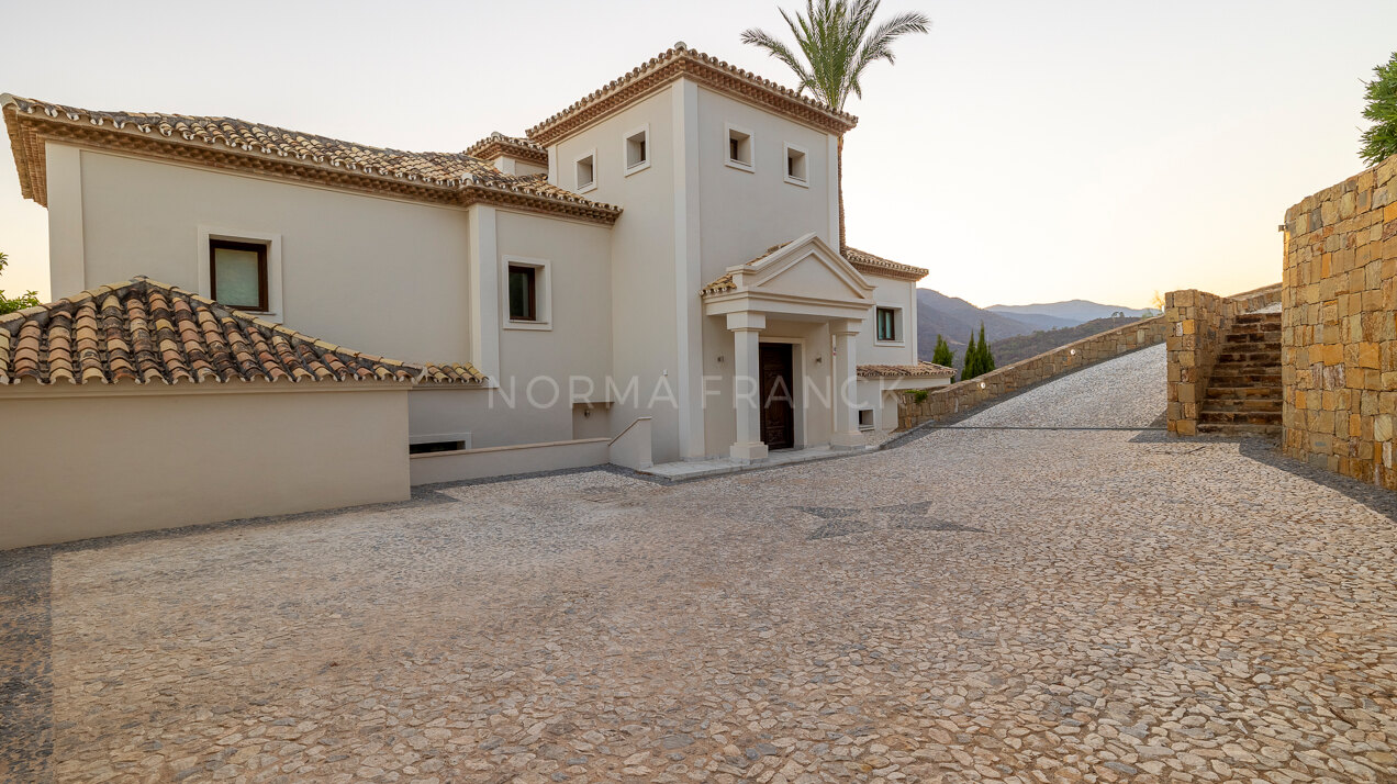 Casa de Flores - Tranquil Elegance in Monte Mayor Country Club, Benahavís