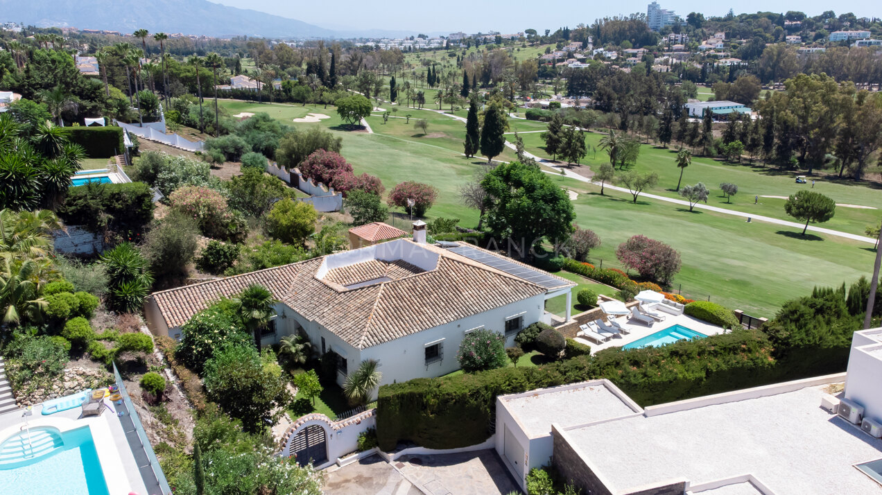 El Capricho - Amazing recently renovated 4 bedroom villa in El Paraiso Alto