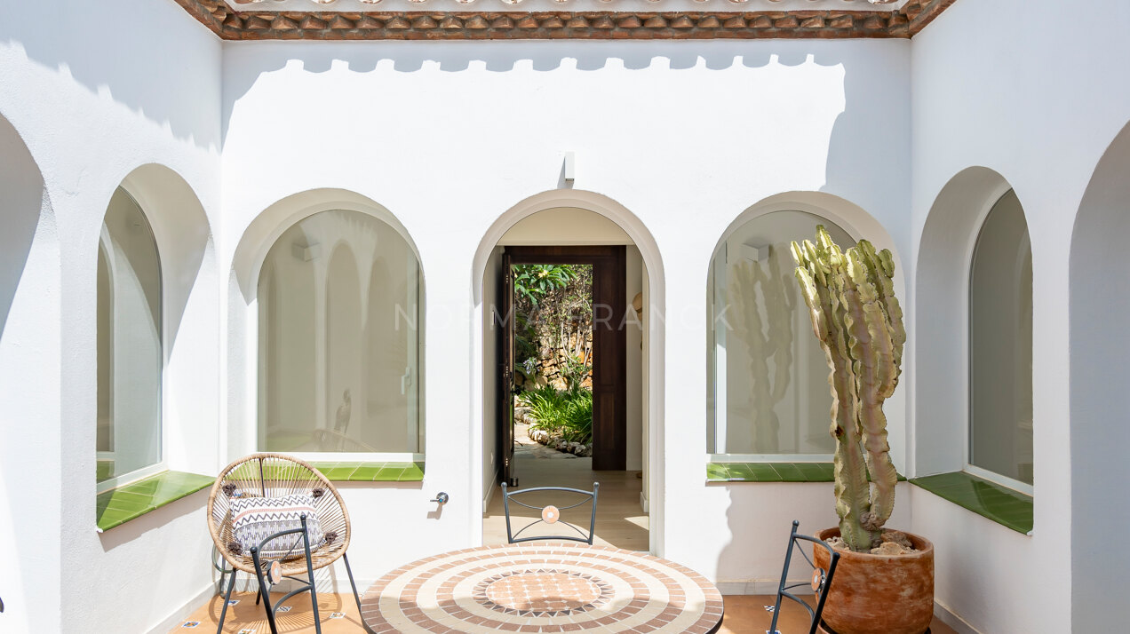 El Capricho - Amazing recently renovated 4 bedroom villa in El Paraiso Alto