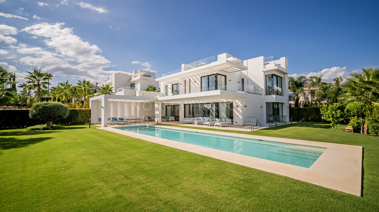 Villa Falmingo 26 - Contemporary villa is located in the luxury gated community of Los Flamingos