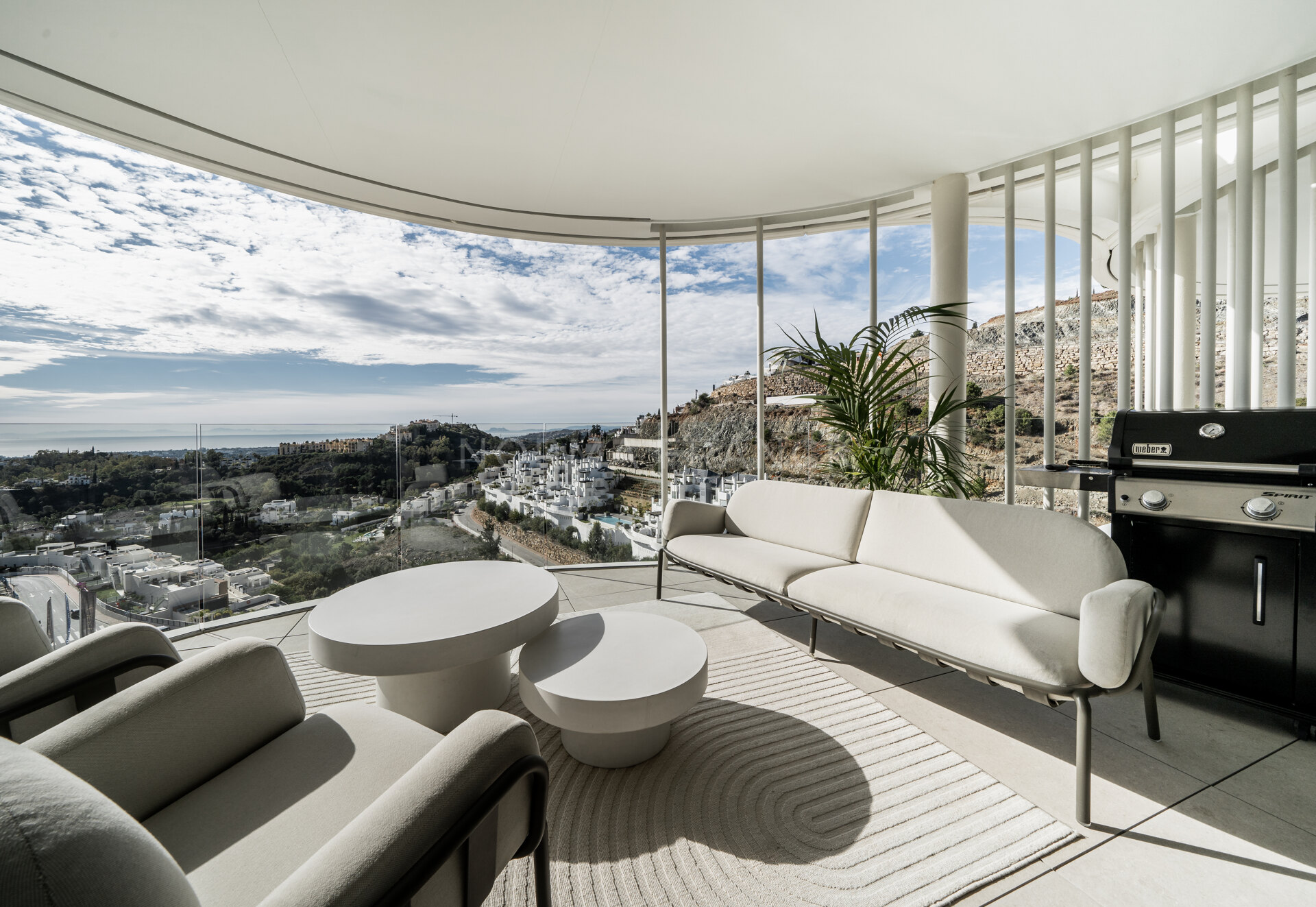 The View 402 - Contemporary apartment with a breathtaking panoramic view