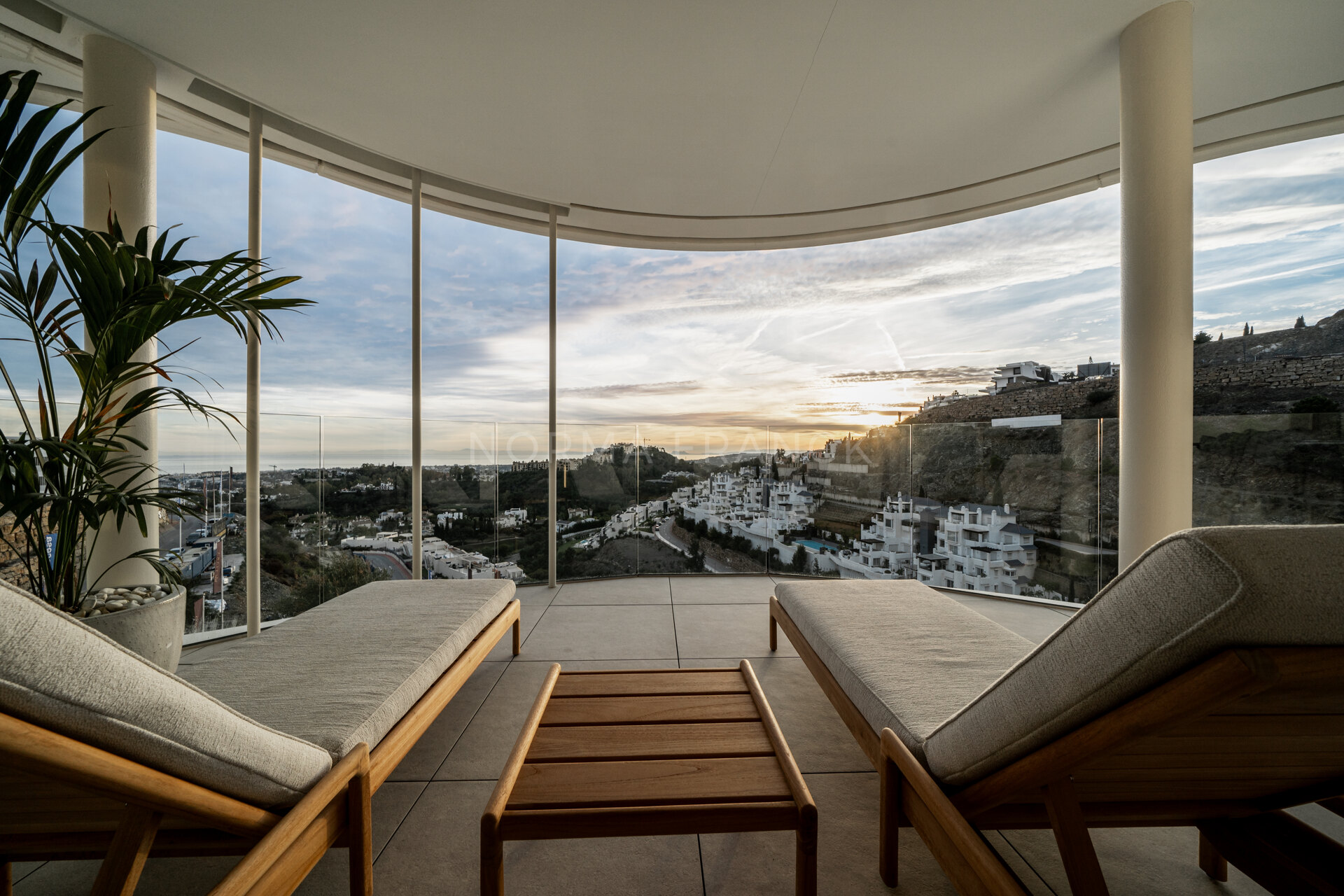 The View 402 - Contemporary apartment with a breathtaking panoramic view