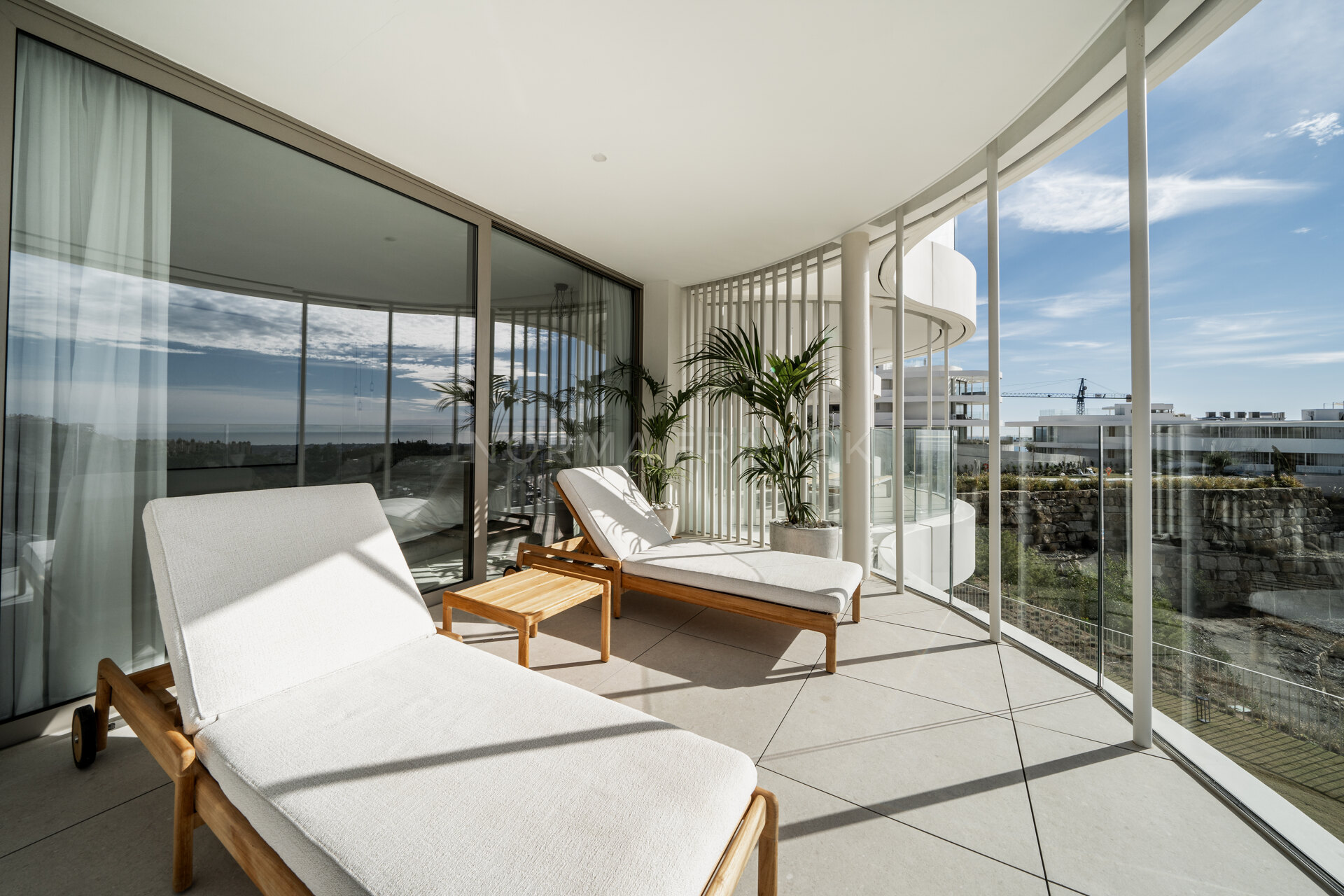 The View 402 - Contemporary apartment with a breathtaking panoramic view