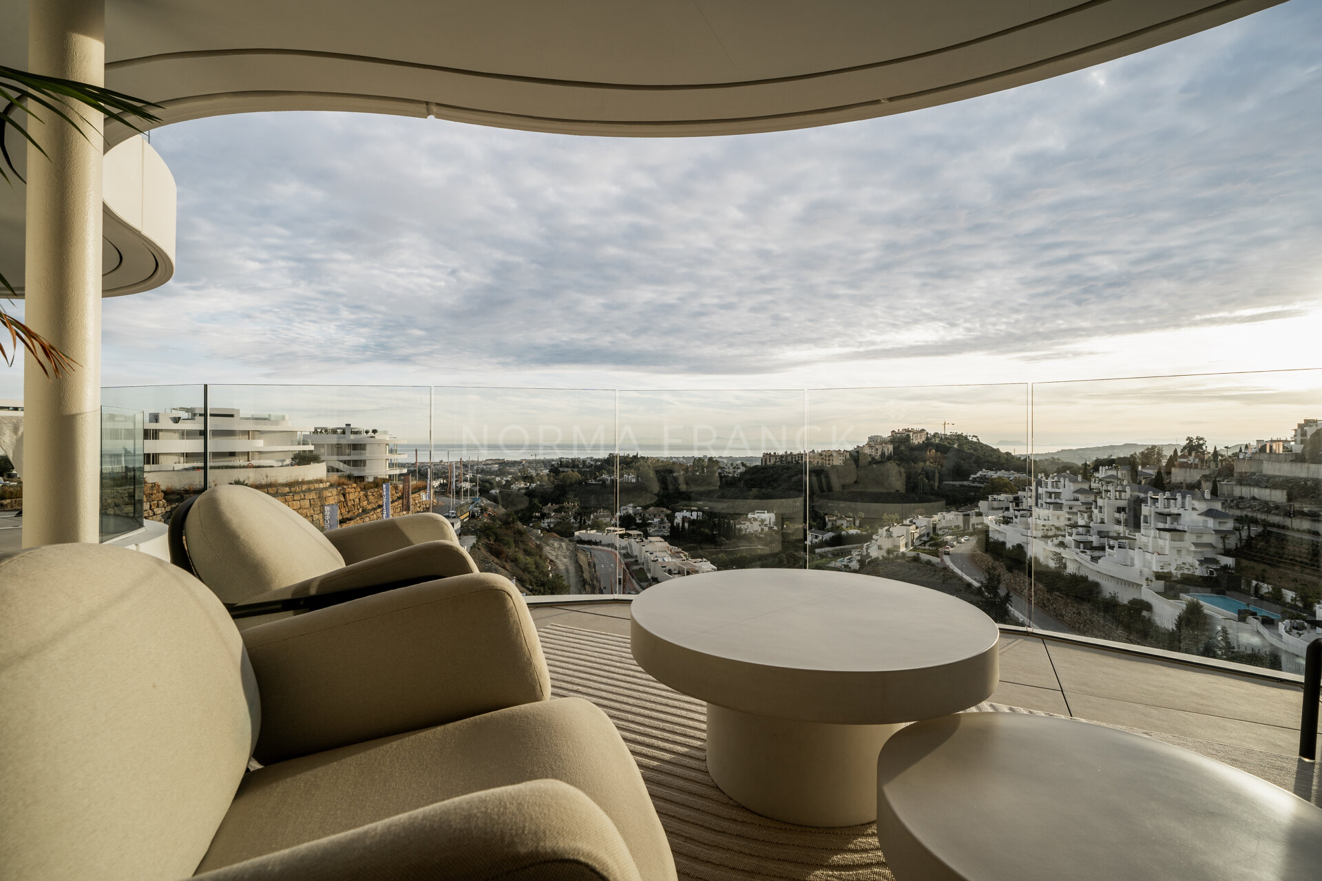 The View 402 - Contemporary apartment with a breathtaking panoramic view